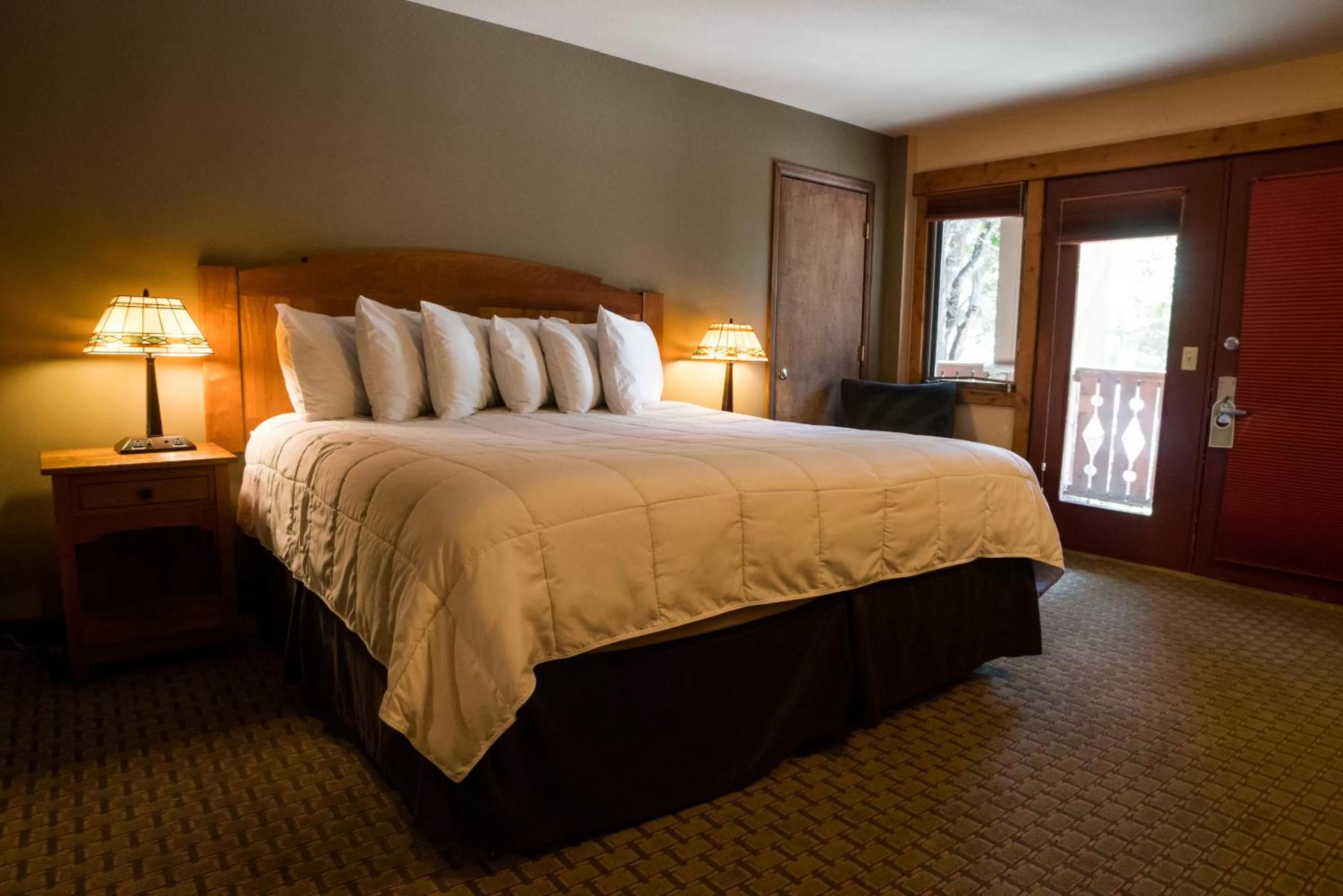 King Room with View - Non-Pet Friendly in Silver Moon Inn