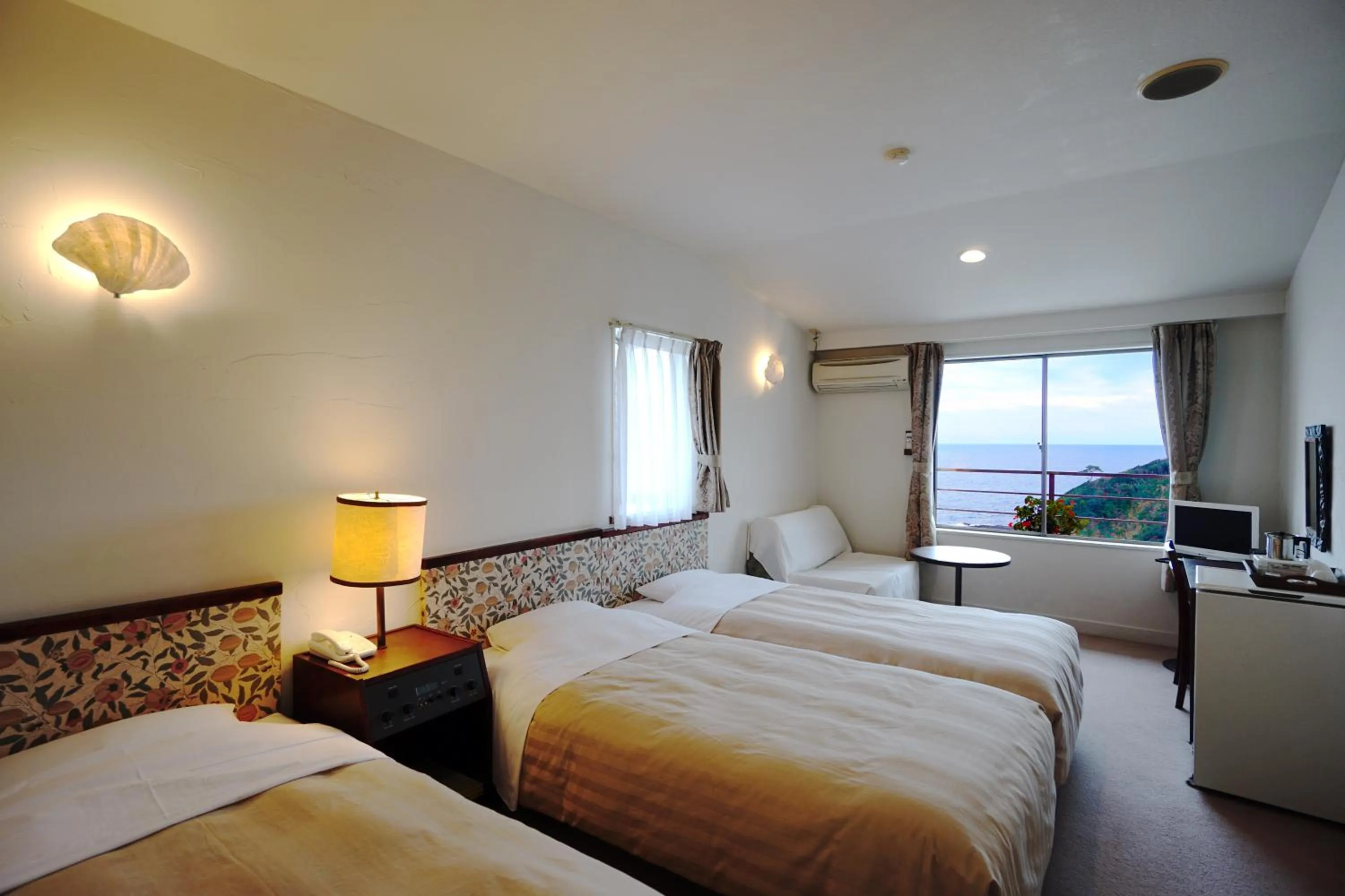 Triple Room in Gardenvilla Shirahama