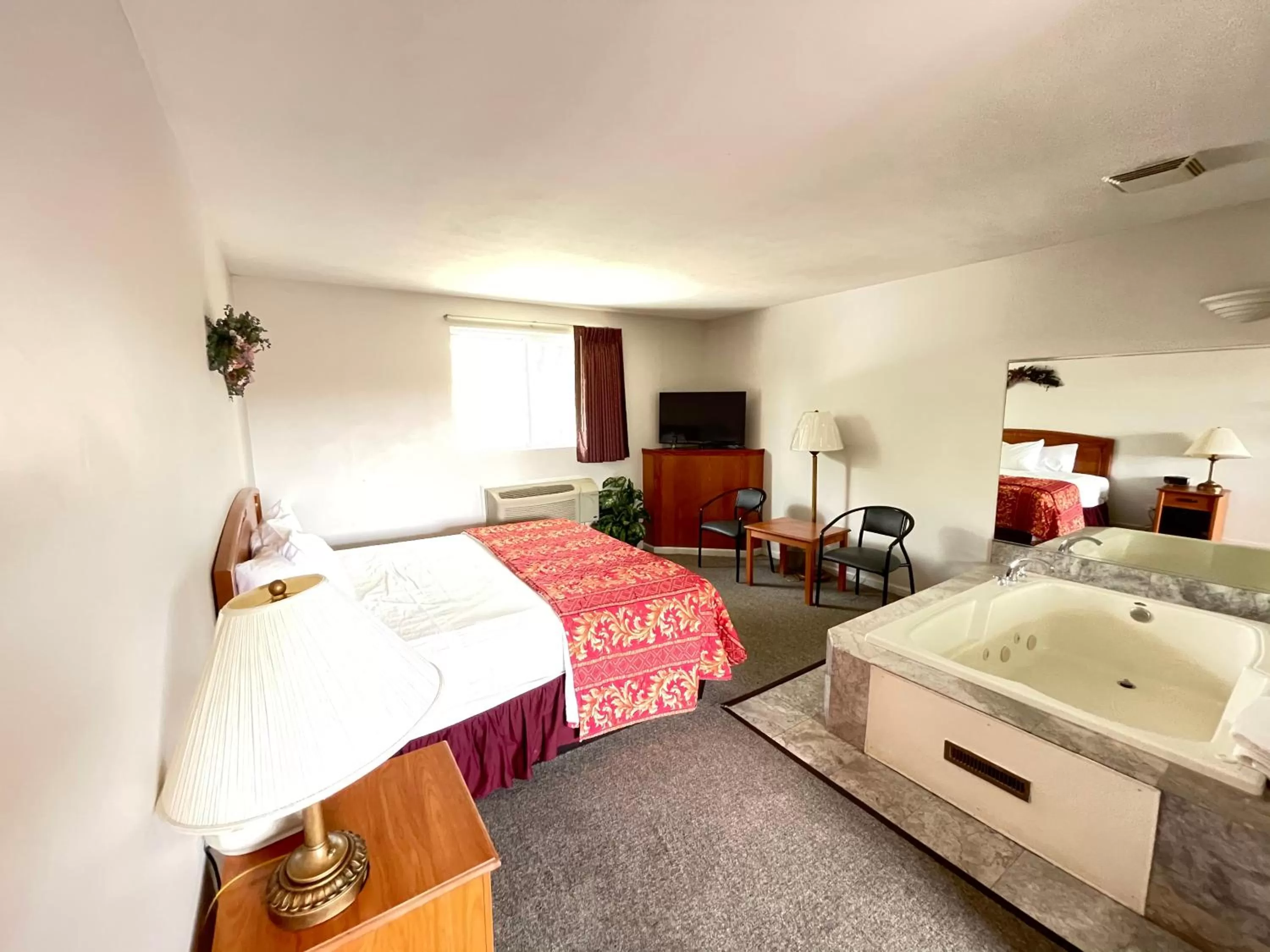 King Suite with Spa Bath in VIBE INN - WHIRLPOOLS SUITES - Lyons