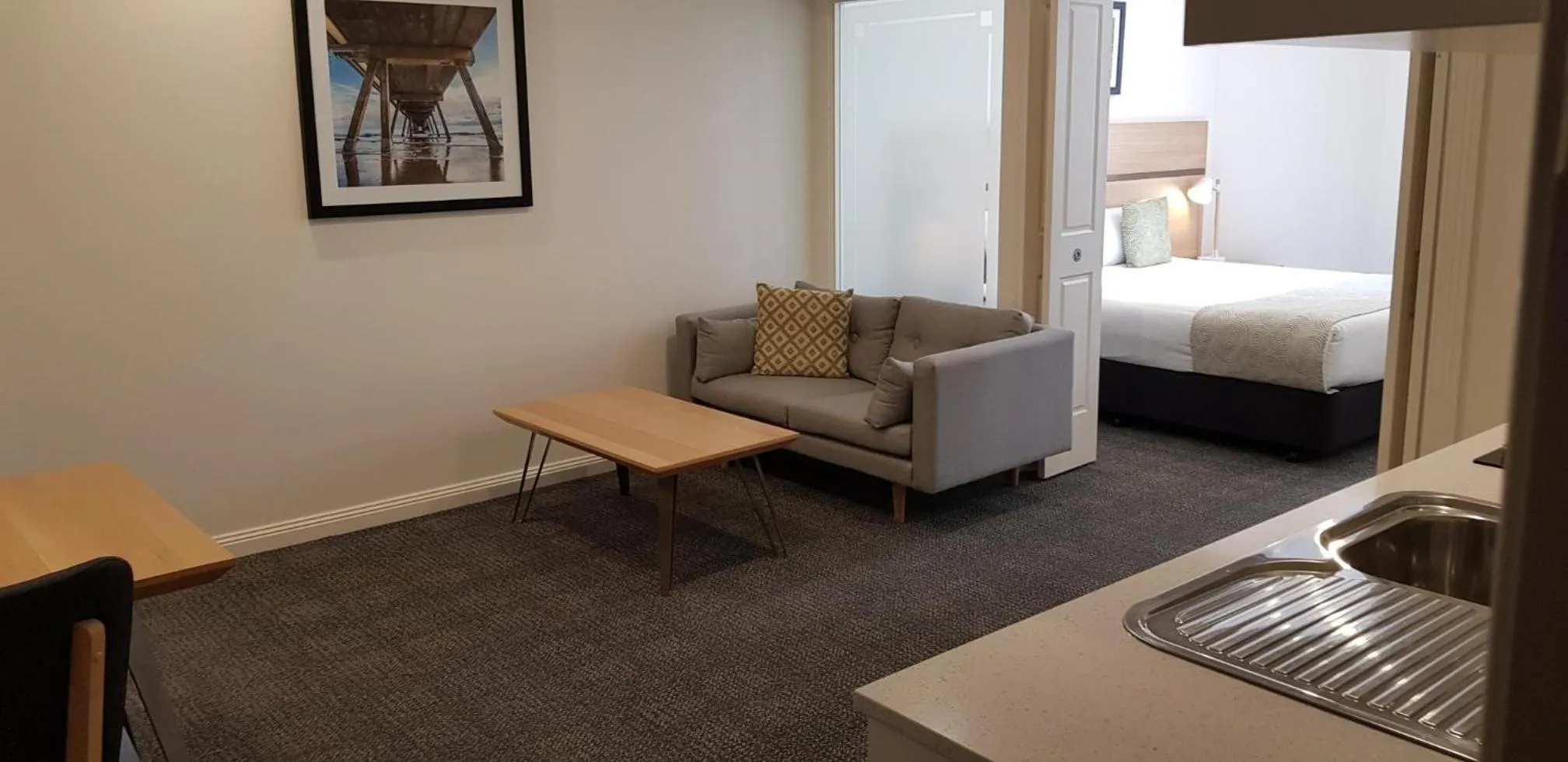 King Suite - Non Smoking in Quality Apartments Adelaide Central
