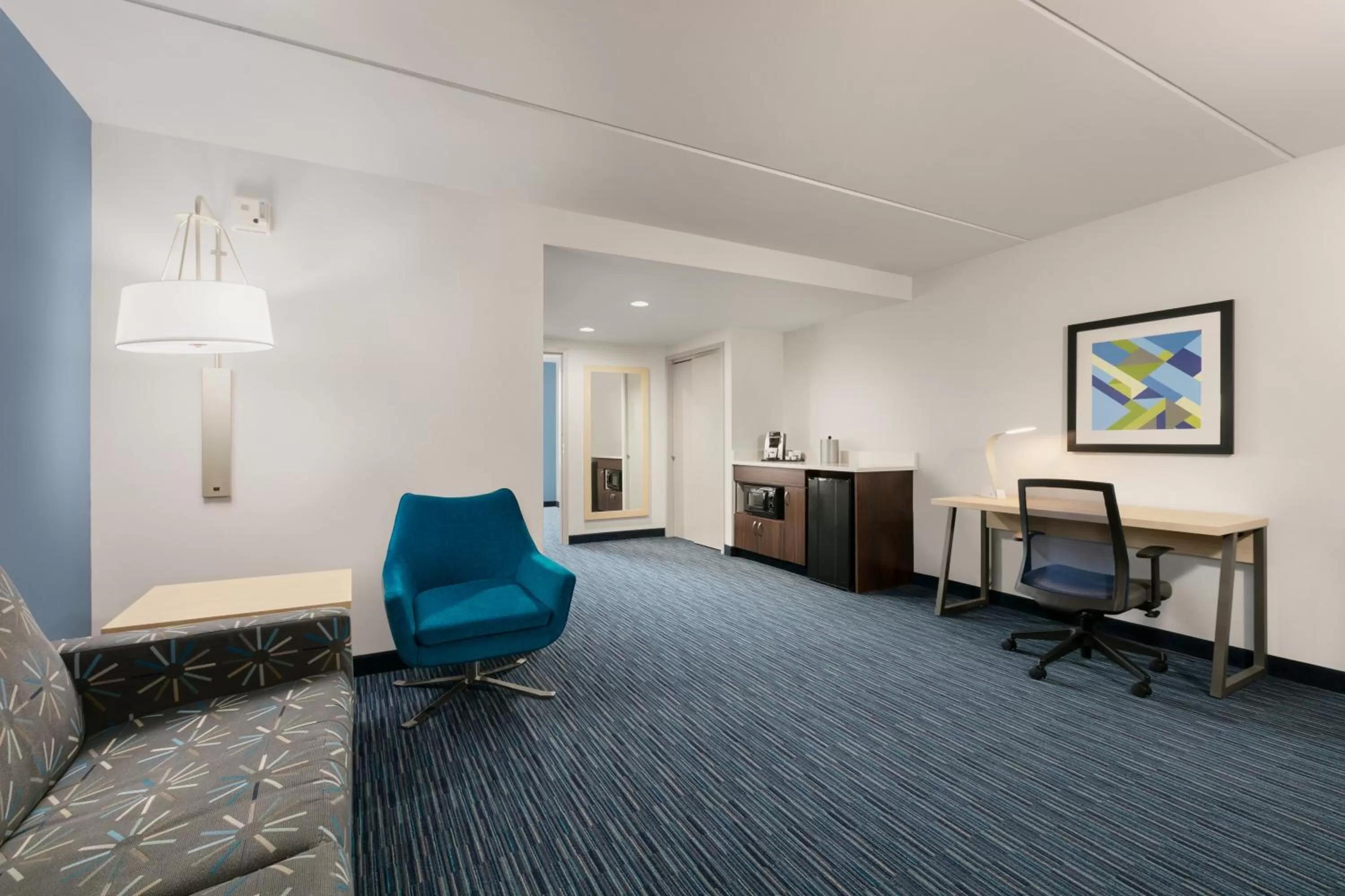 Queen Suite - Disability Access in Holiday Inn Express Hotel & Suites Norfolk Airport by IHG