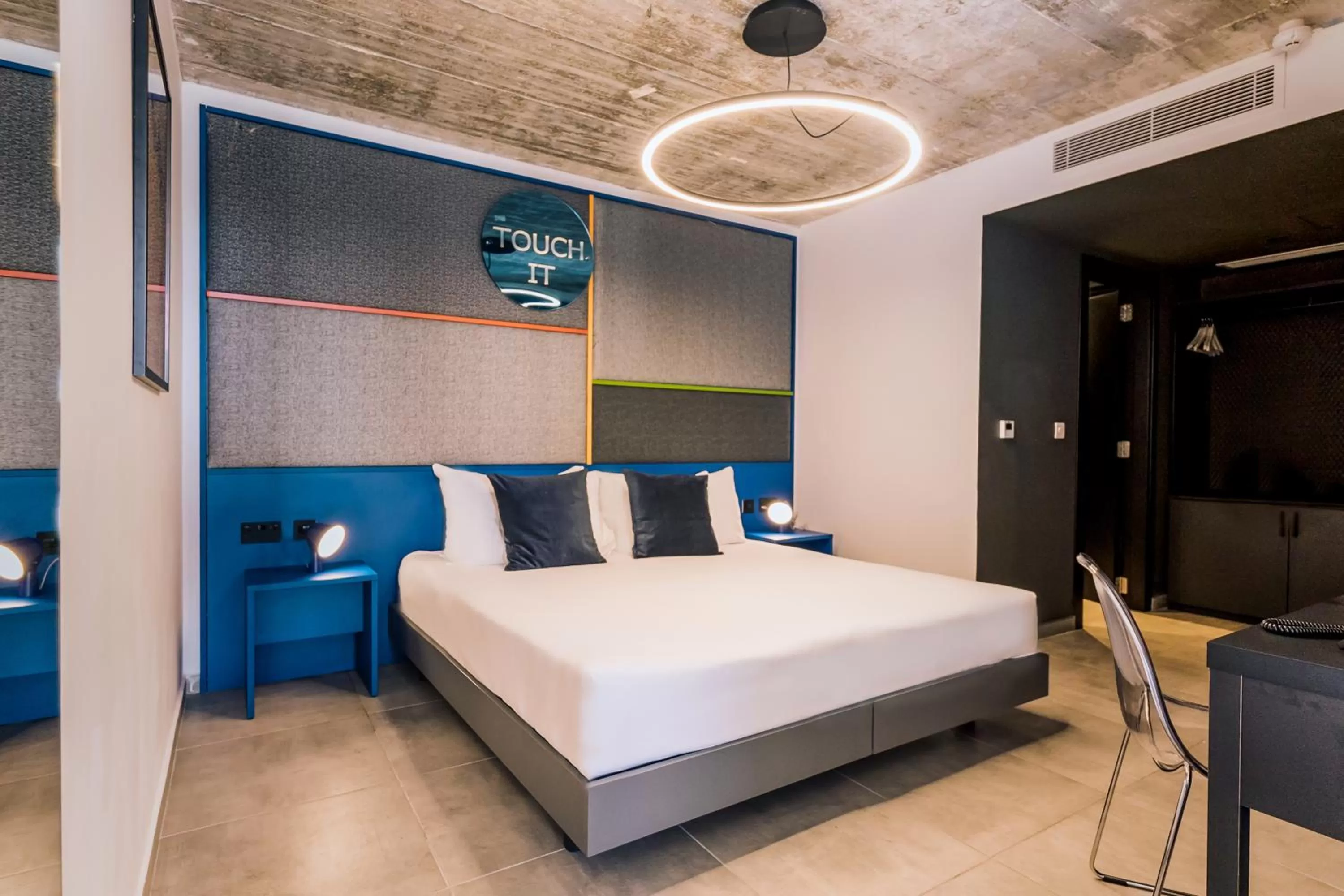 Deluxe Double or Twin Room with Spa Bath in IKYK Hotel- IK Collection