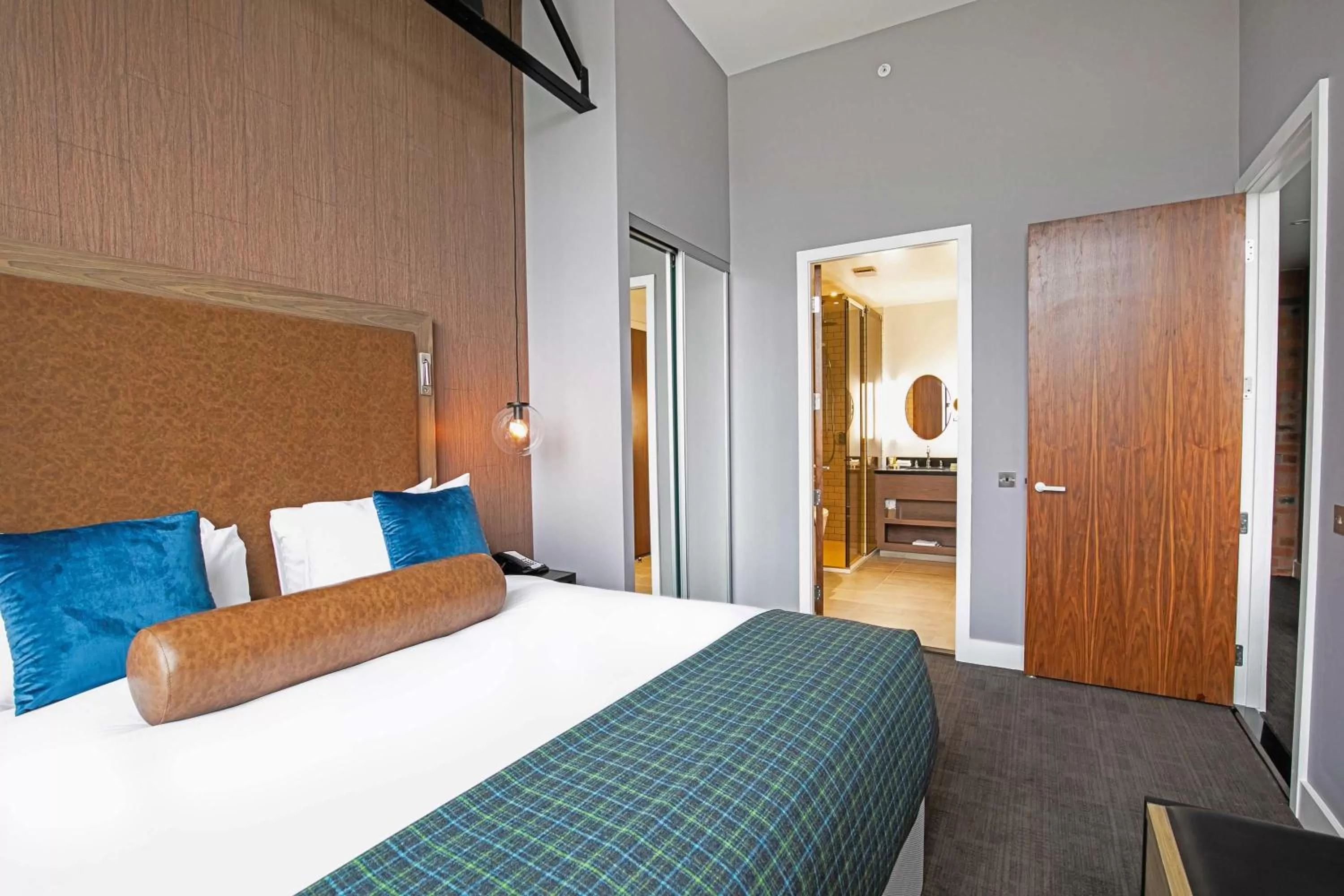 Executive Suite, 1 Bedroom, 1 King, Sofa Bed, Kitchen Kitchen in Sandman Signature Aberdeen Hotel & Spa