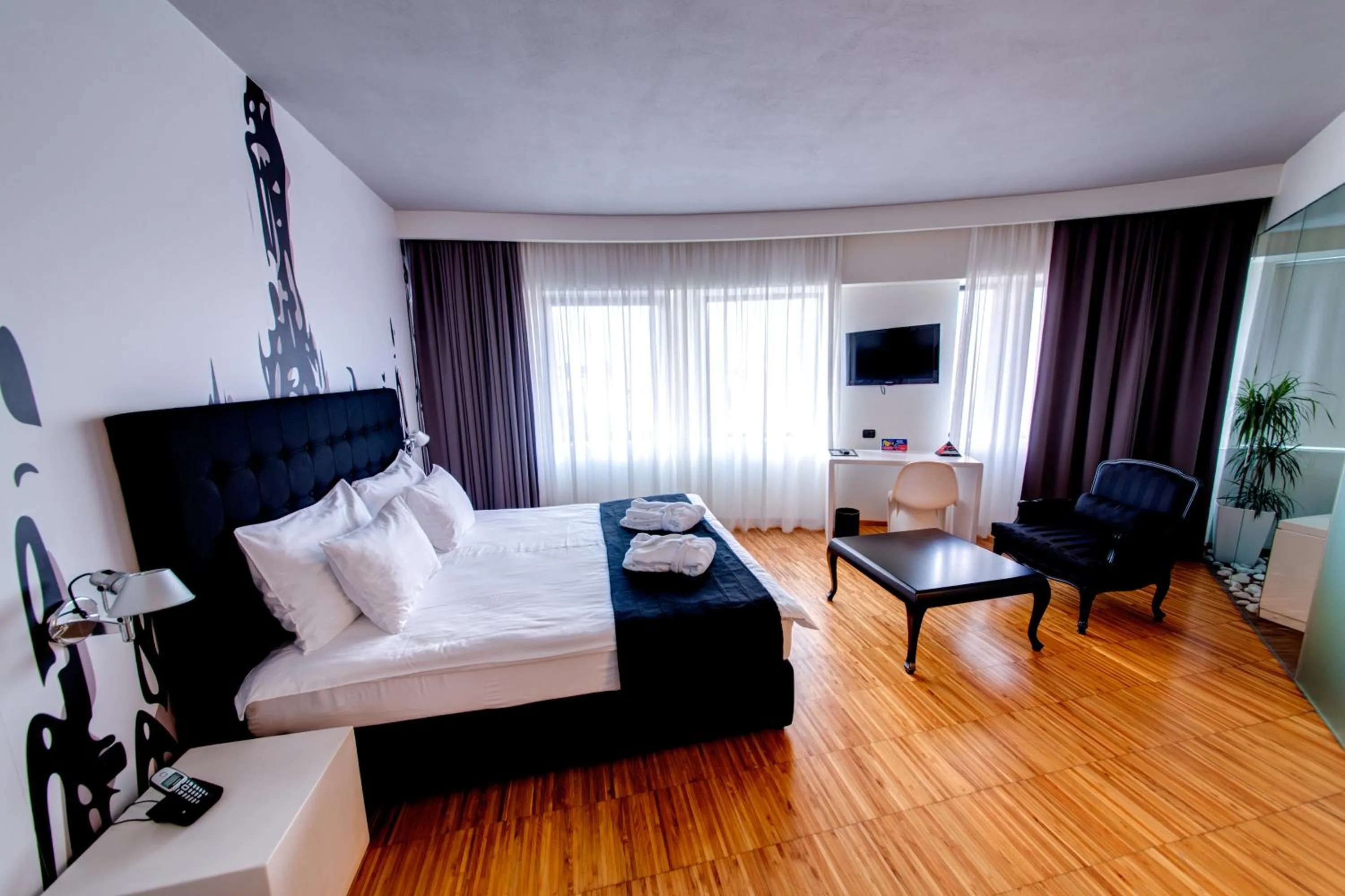 Junior Suite - single occupancy in Sarroglia Hotel