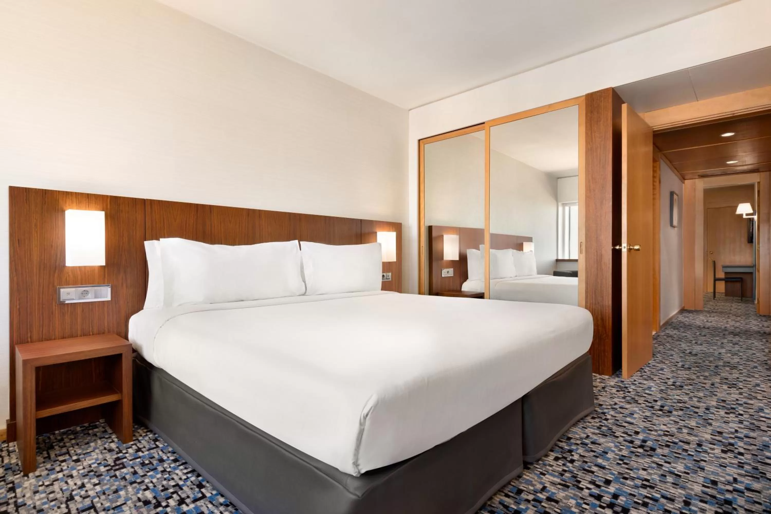 King Suite with River View - Non-Smoking in Ramada by Wyndham Lisbon