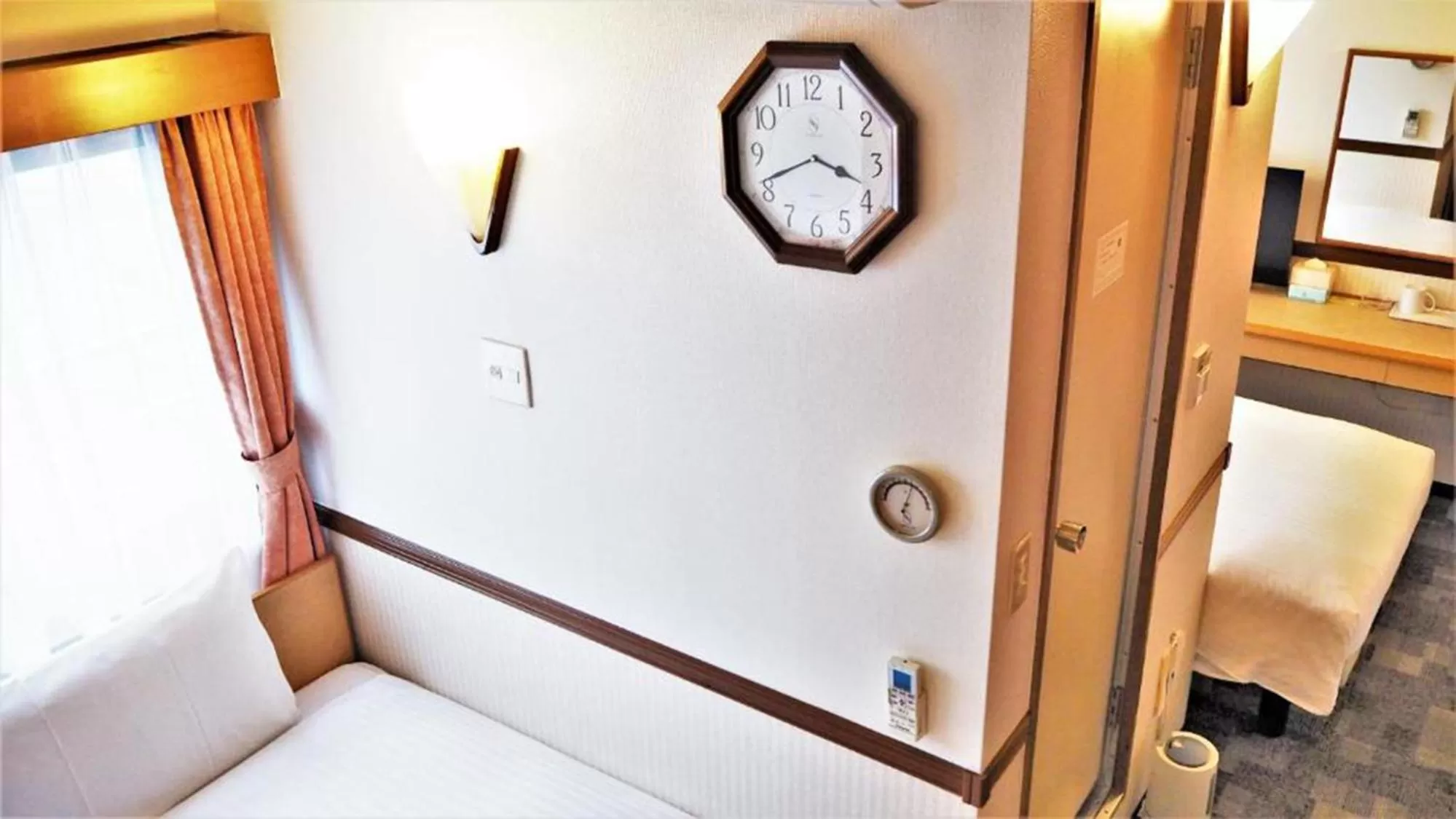 Standard Twin Room with a Shower & Bath Room between Beds - single occupancy - Non-Smoking in Toyoko Inn Osaka Semba Higashi