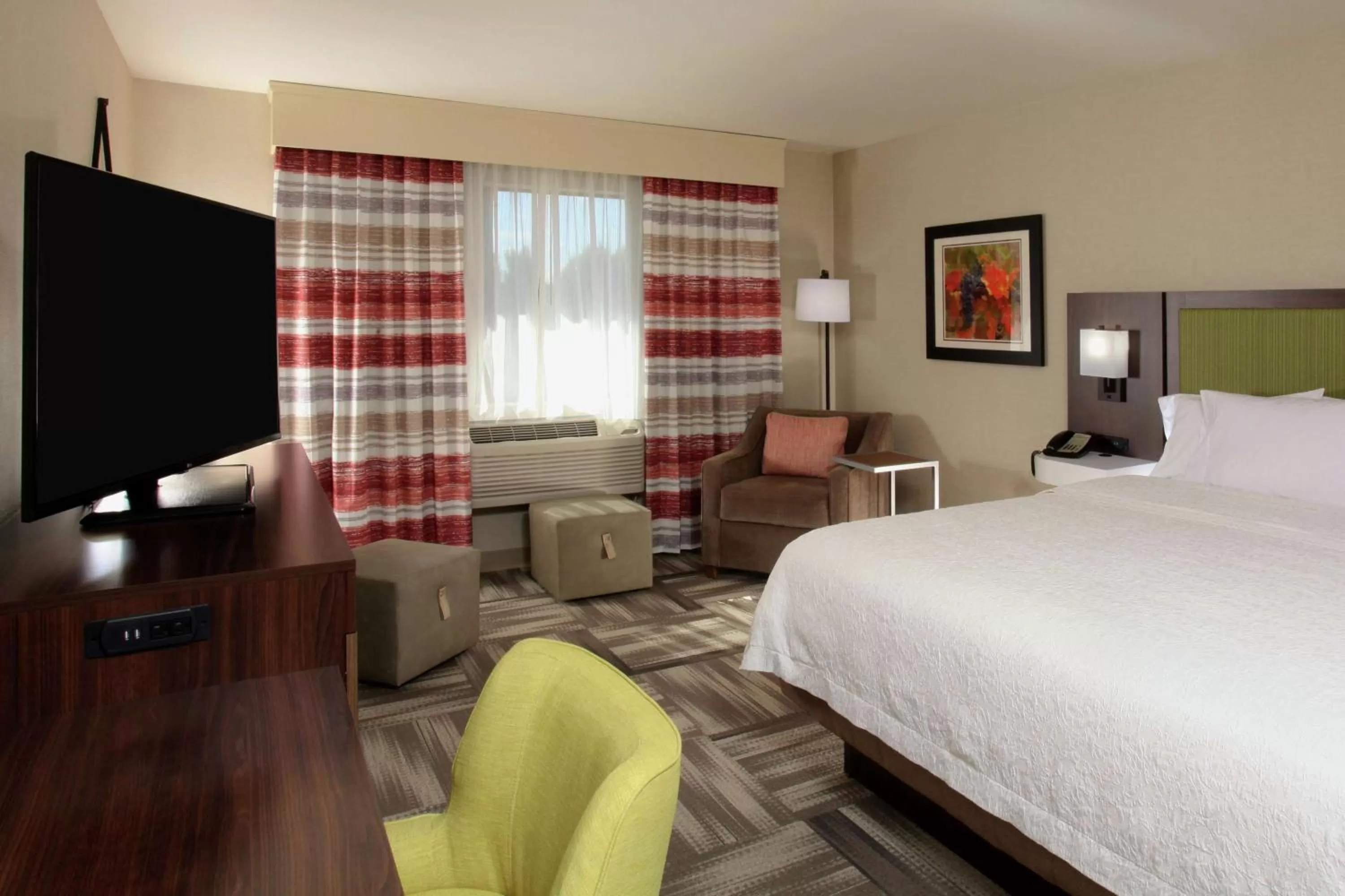 King Room with Accessible Tub - Mobility and Hearing Access/Non-Smoking in Hampton Inn Richland-Tri Cities