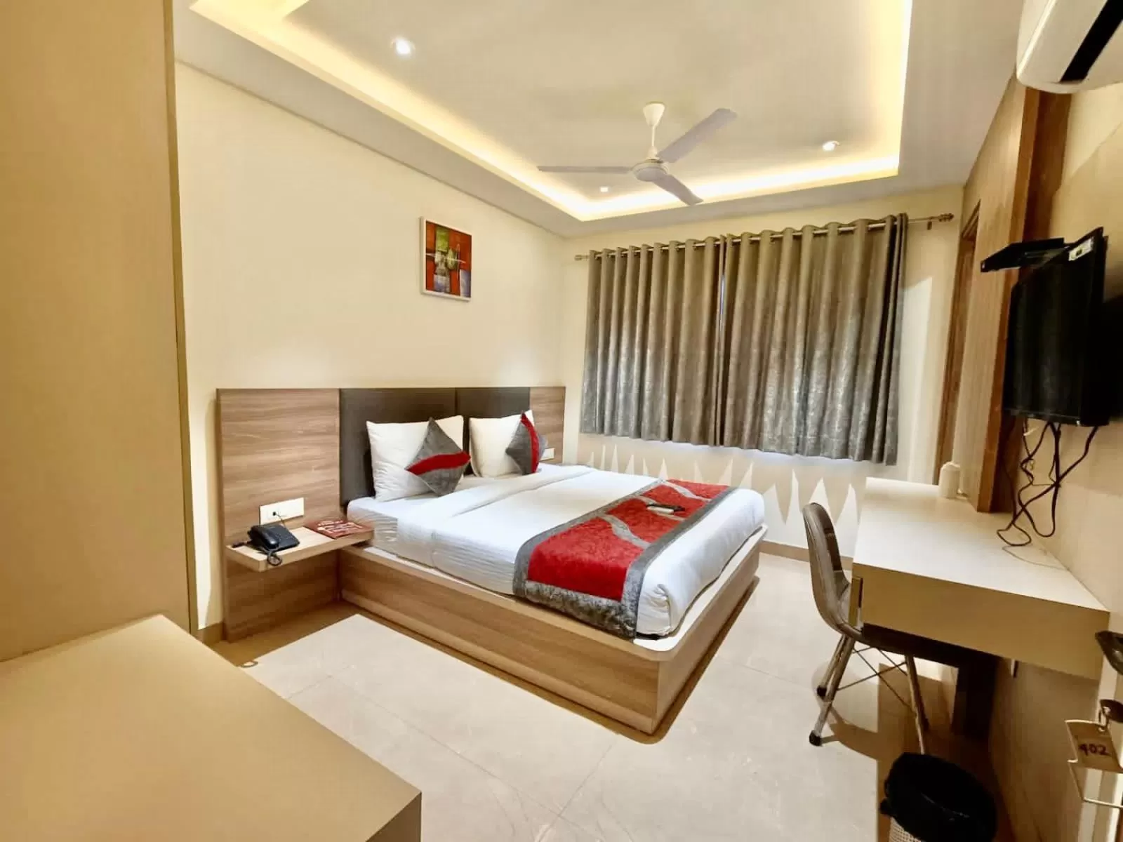 Standard Double Room in Hotel Tripple Tree - Karol Bagh