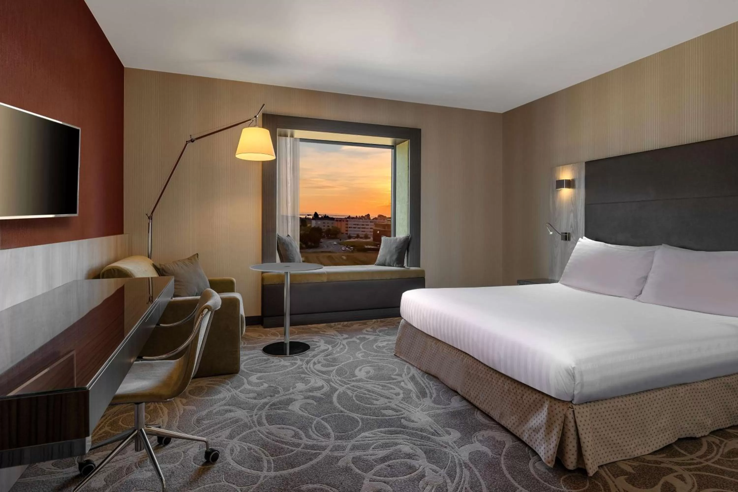 Deluxe King Room in Hilton Geneva Hotel and Conference Centre