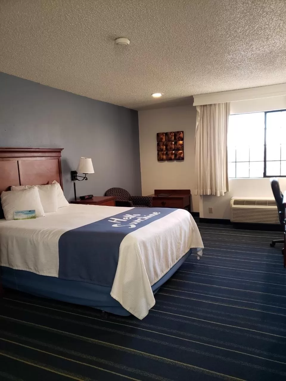 Deluxe Queen Room - Non-Smoking in Days Inn by Wyndham Grand Junction