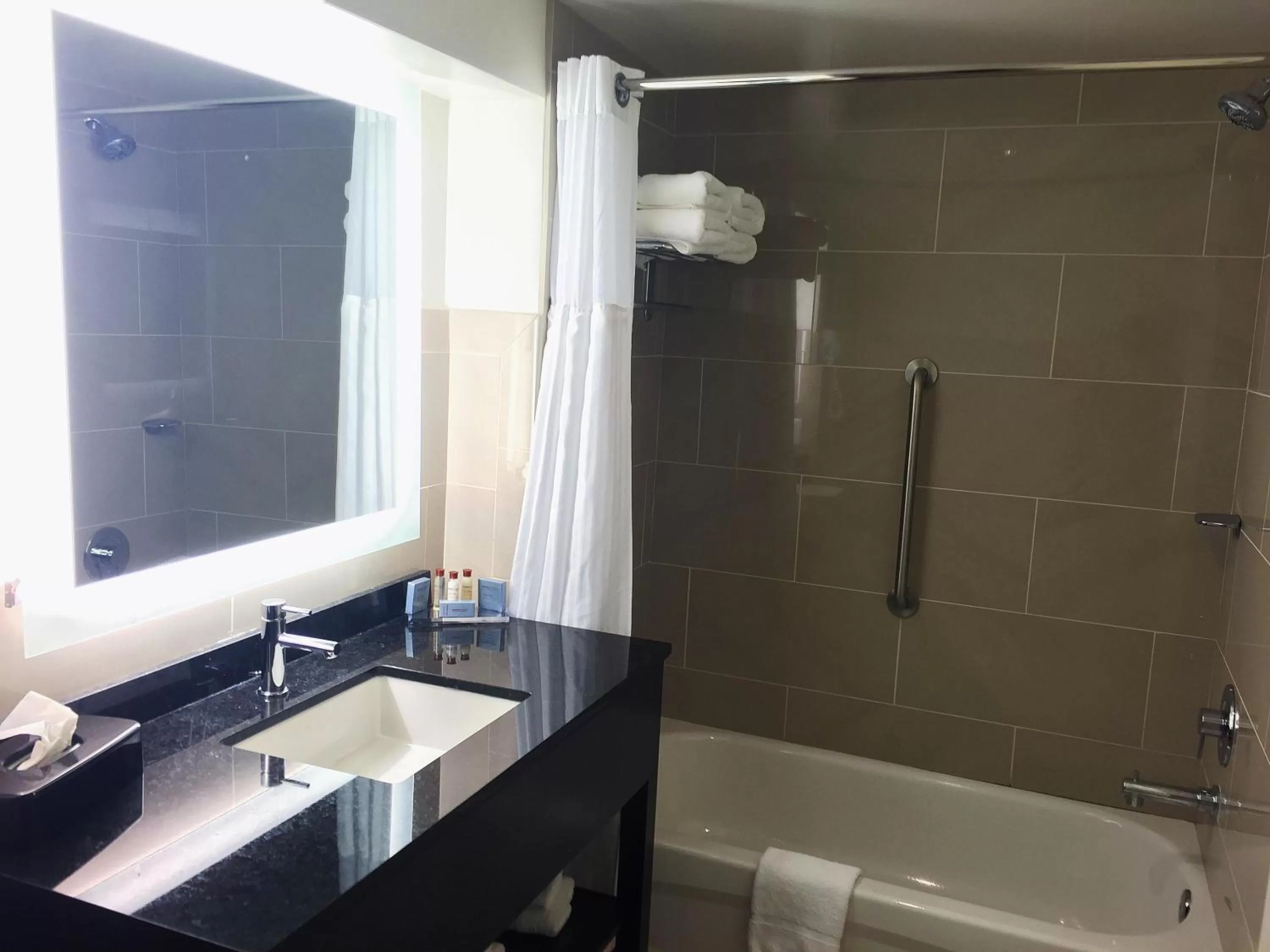 Deluxe Queen Room with Two Queen Beds - Non-Smoking in Wingate by Wyndham Niagara Falls