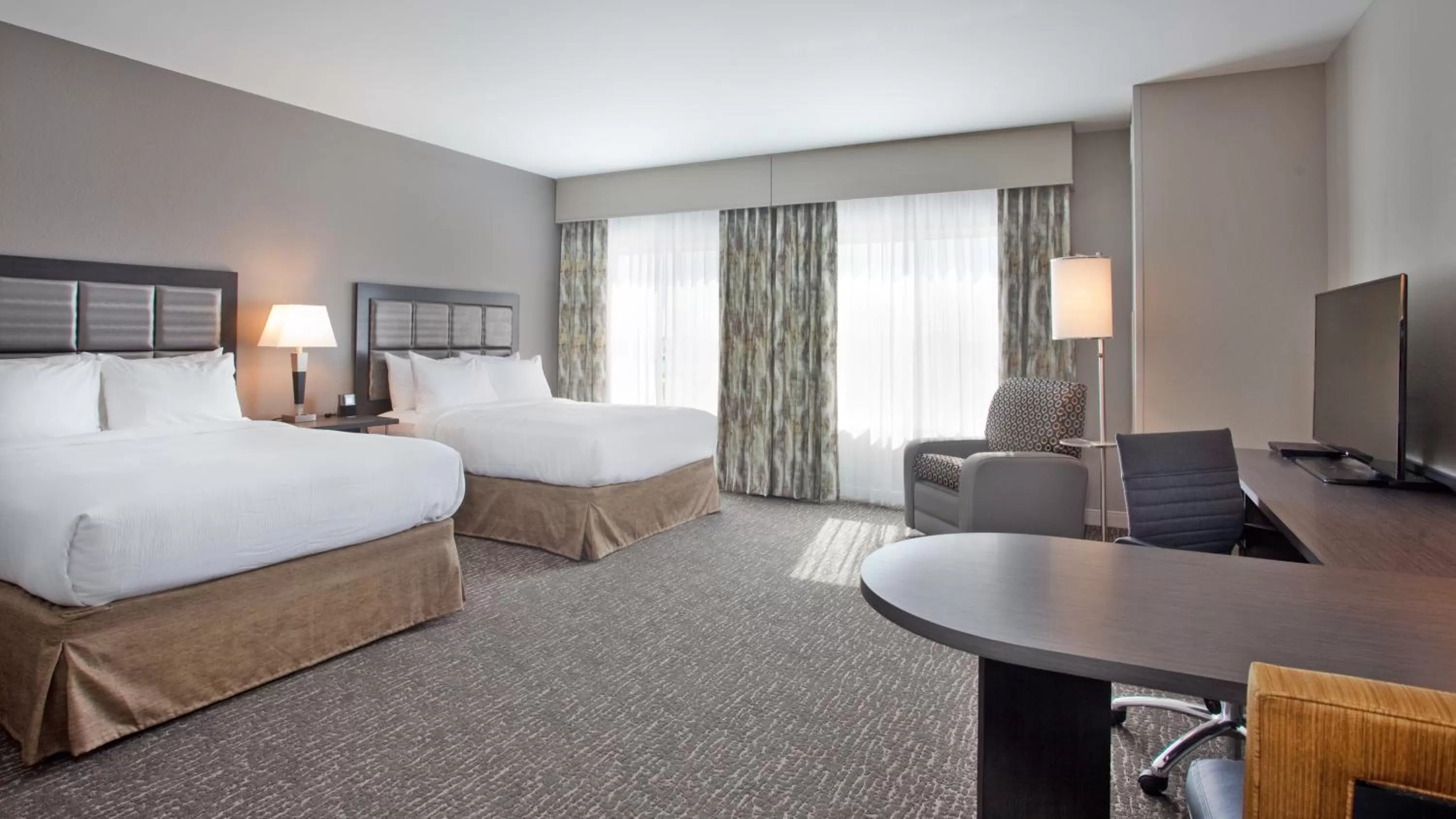 Studio Suite with Two Queen Beds and Hearing Mobility Accessible Tub in Candlewood Suites Kearney by IHG