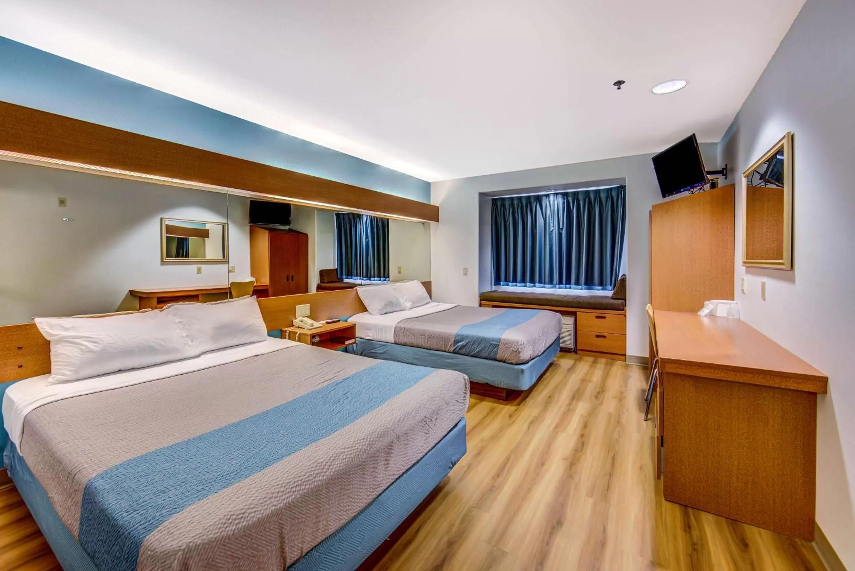 Queen Room with Two Queen Beds in Motel 6-Sutherlin, OR