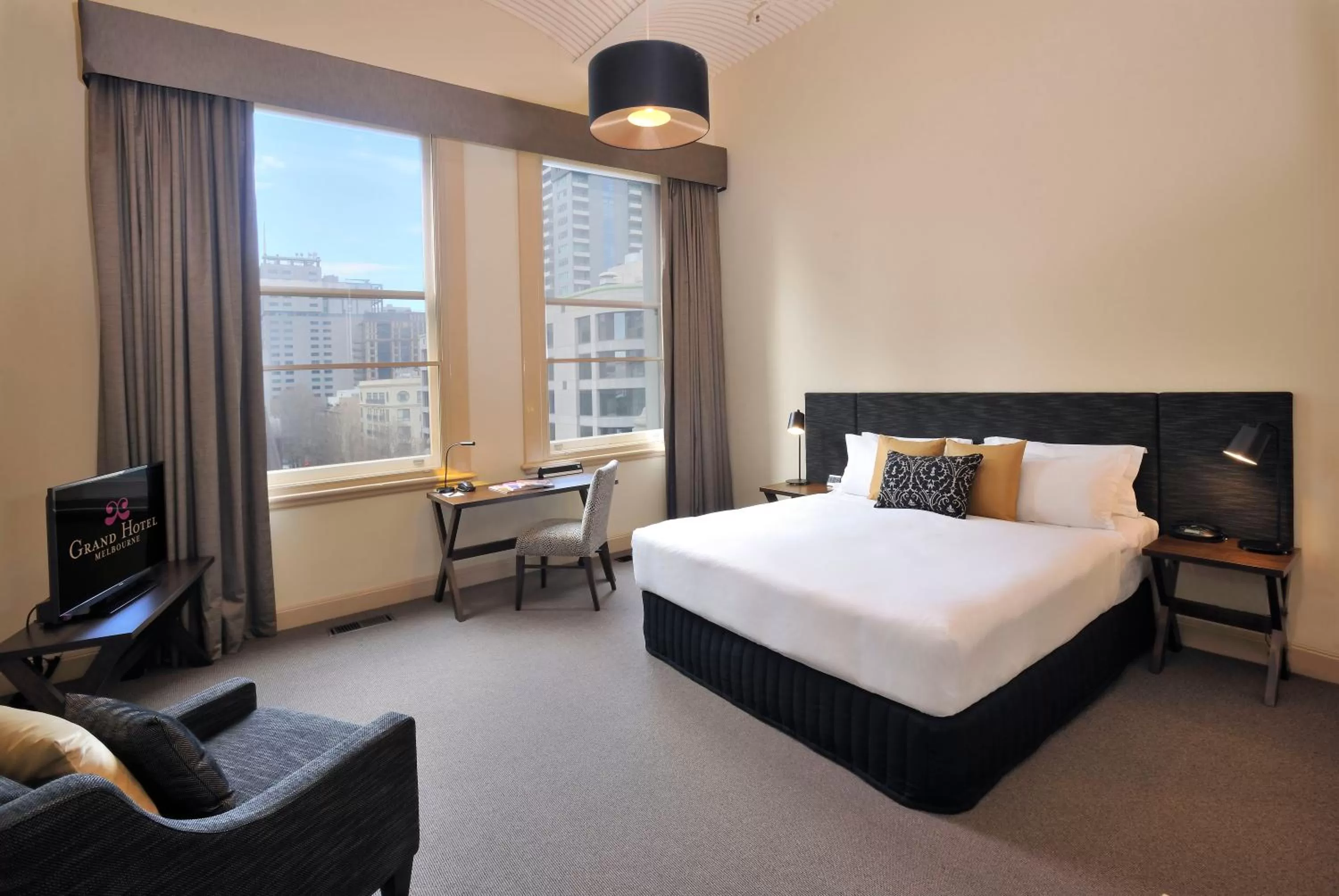 Executive Studio Apartment in Grand Hotel Melbourne