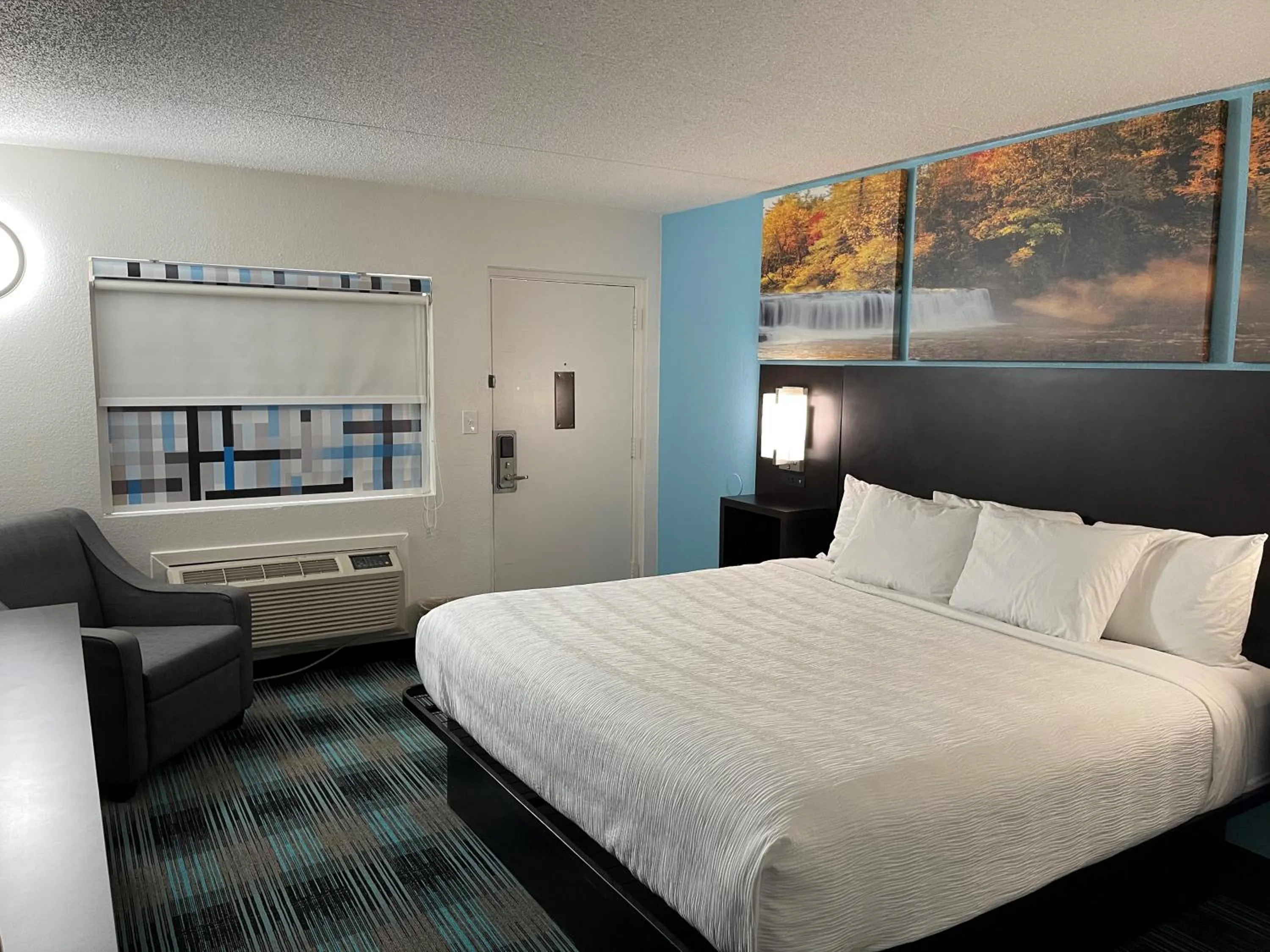 King Room - Mobility Access/Non-Smoking in Days Inn by Wyndham Calhoun GA I-75 and US-41