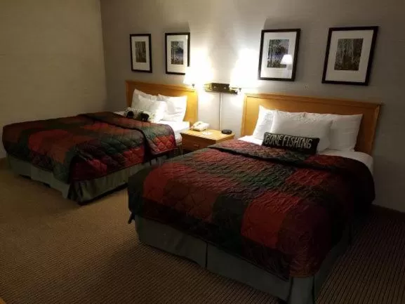 Queen Room with Two Queen Beds in All Seasons Resort