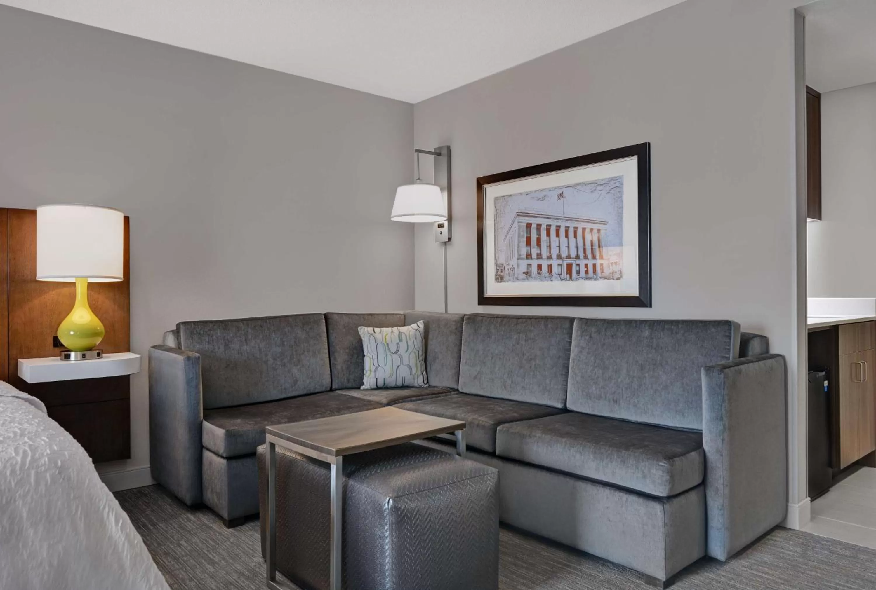 King Room with Sofa Bed in Hampton Inn Gallatin