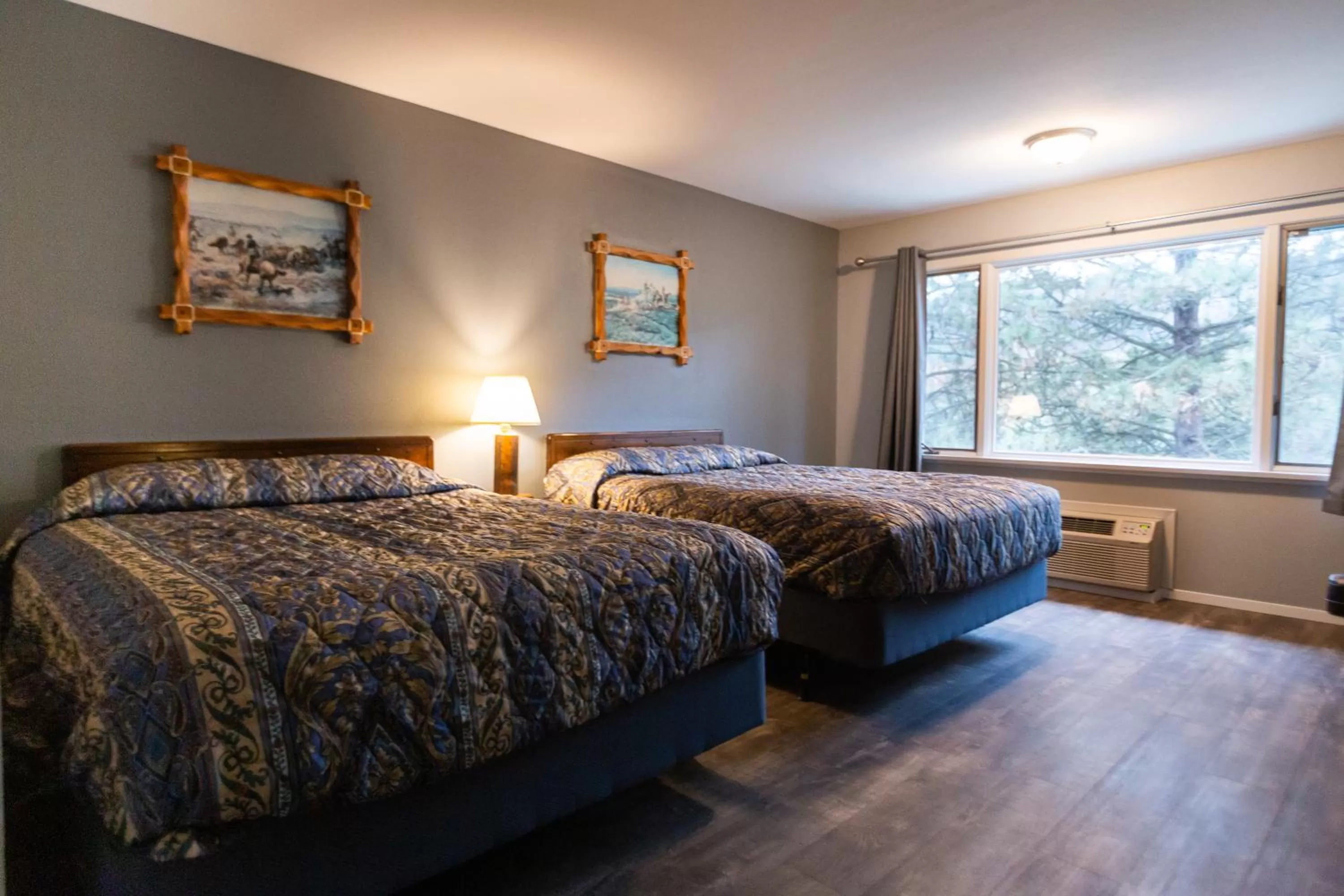 Classic Quadruple Room in Rimrock Lodge LLC