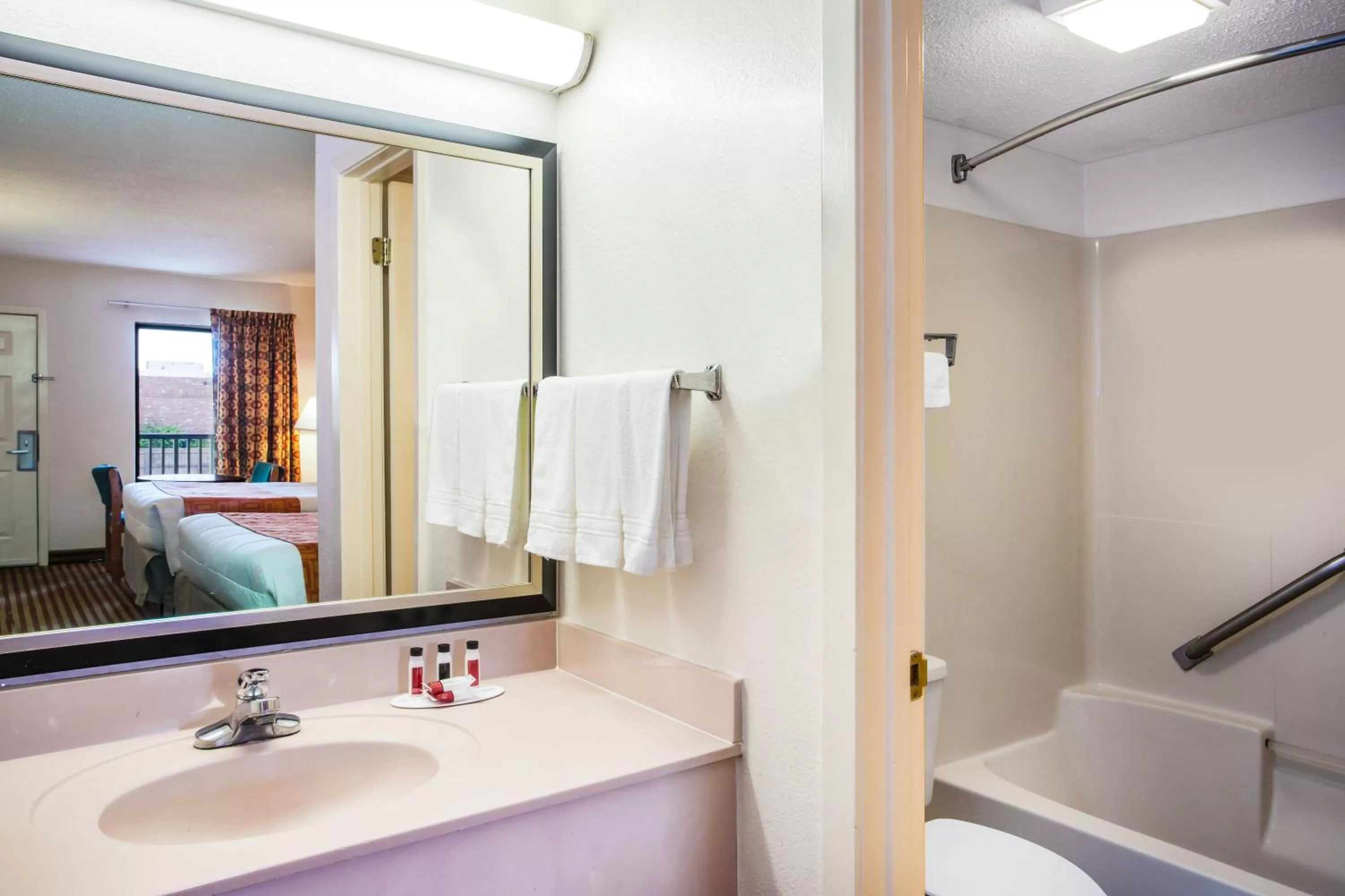 Queen Room with Two Queen Beds - Non-Smoking in Howard Johnson by Wyndham Panama City