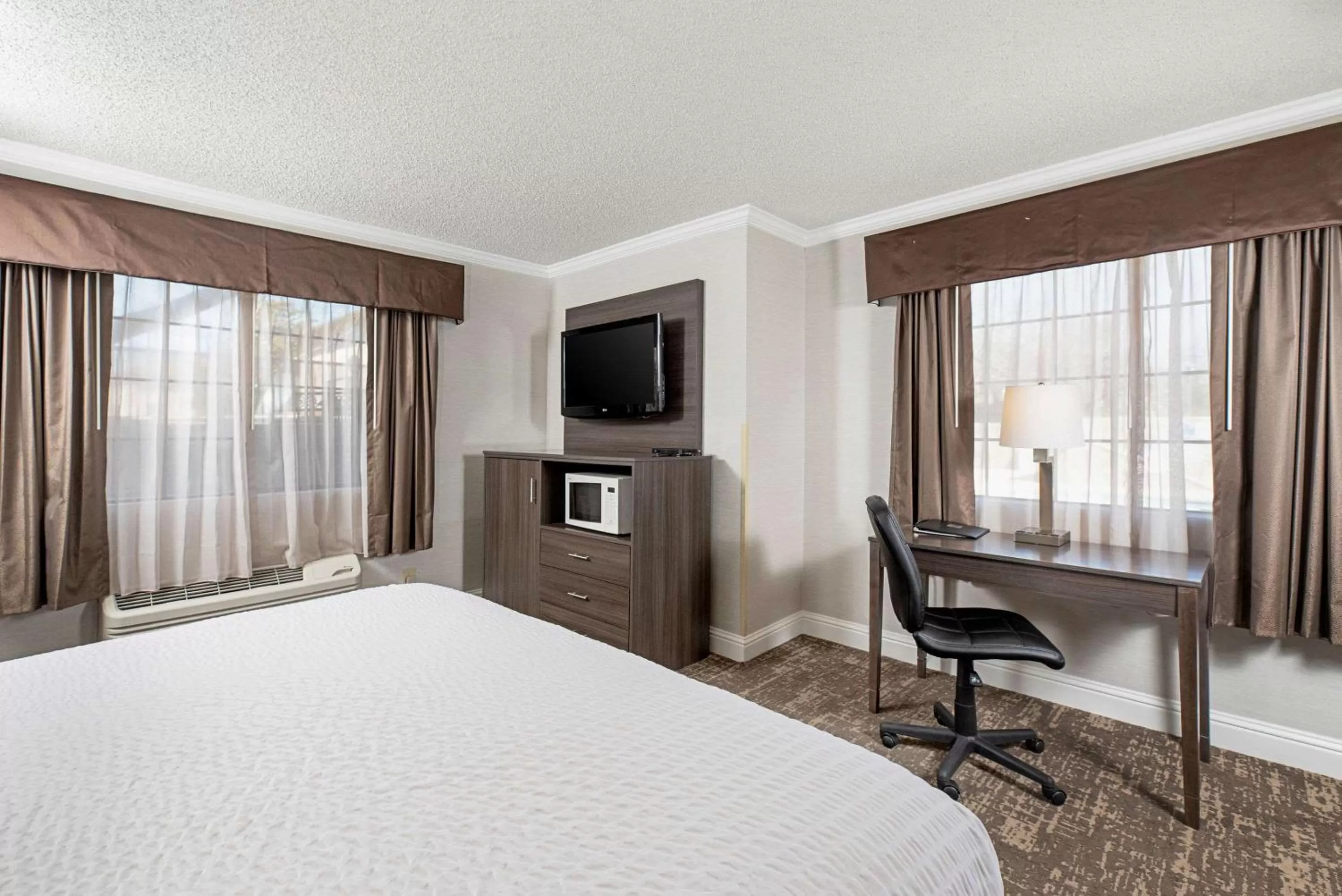 King Room - Non-Smoking in Clarion Inn Silicon Valley