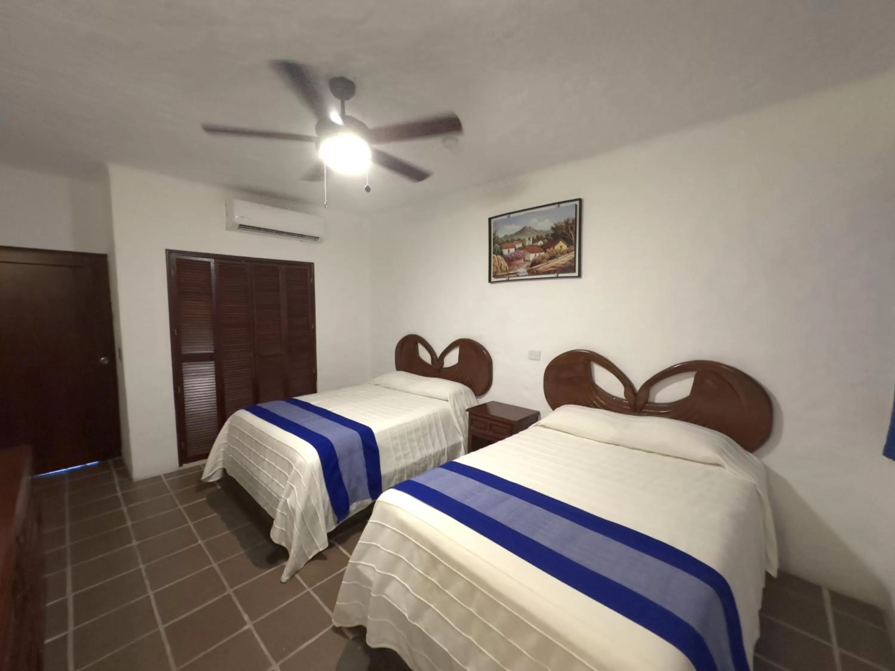 Double Room with Two Double Beds in Hotel Quijote Inn