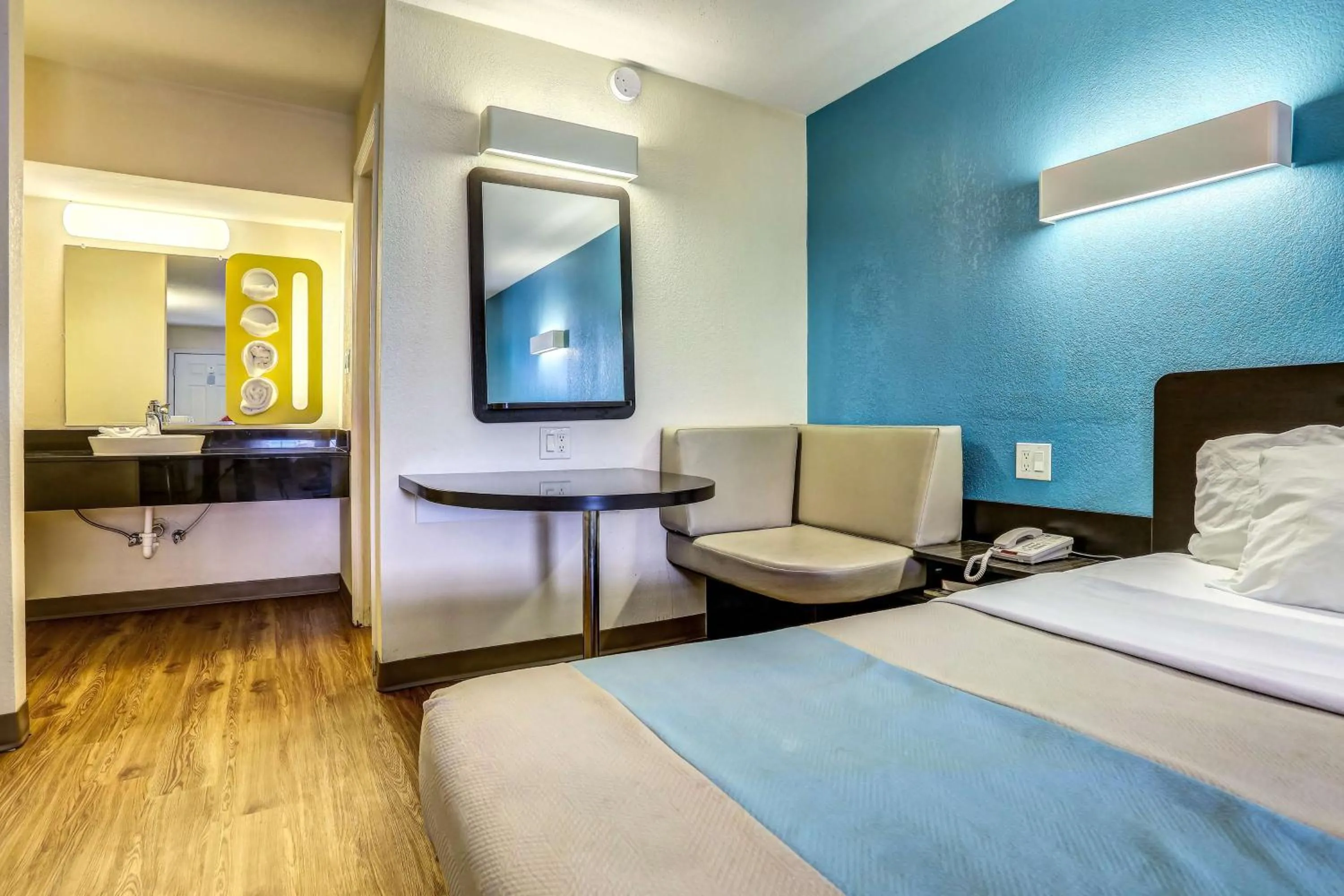 King Room - Disability Access - Smoking in Motel 6-Dickson, TN