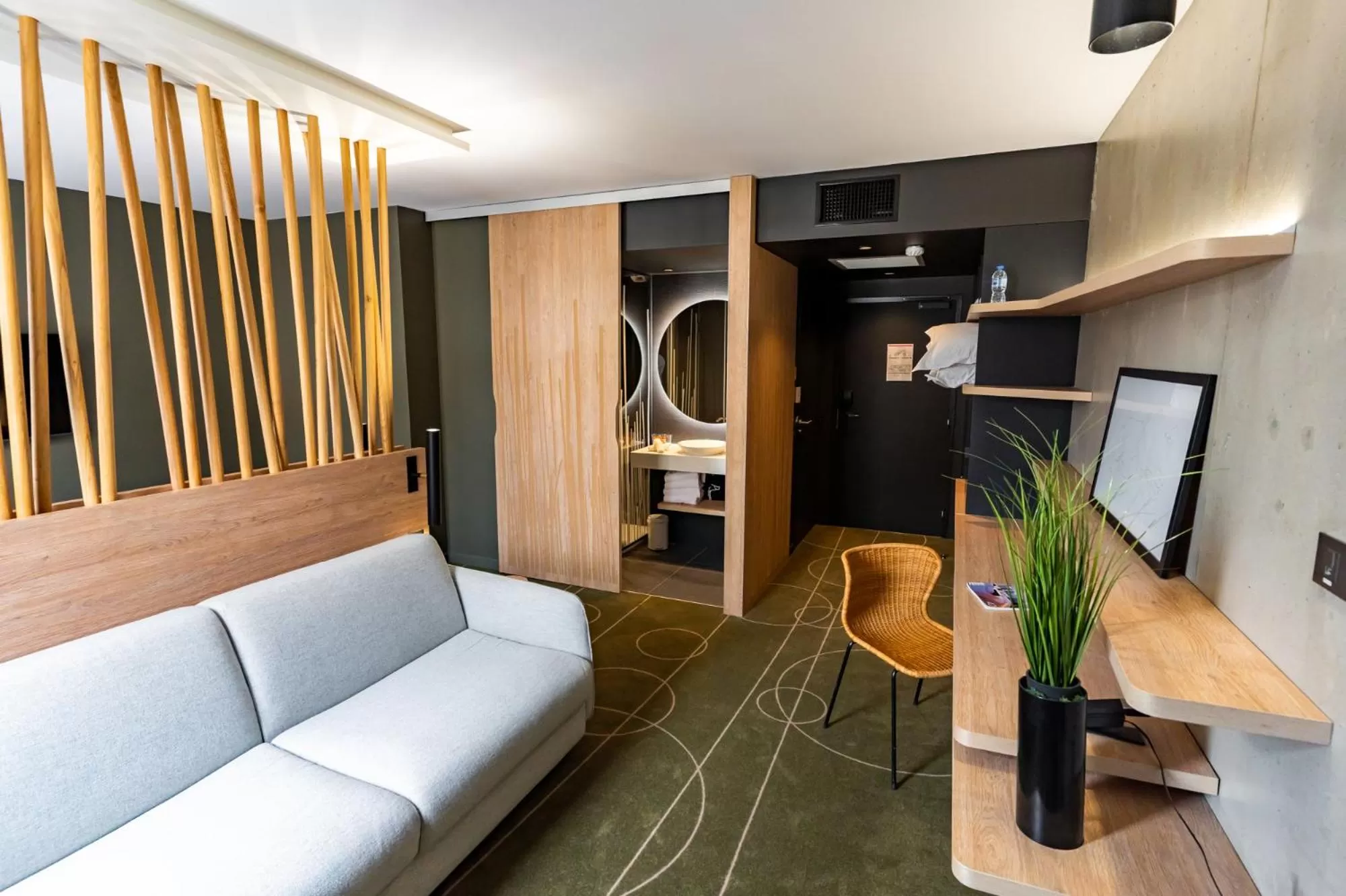 Excecutive King Room with One Sofa in Belaroïa Montpellier Centre Saint Roch