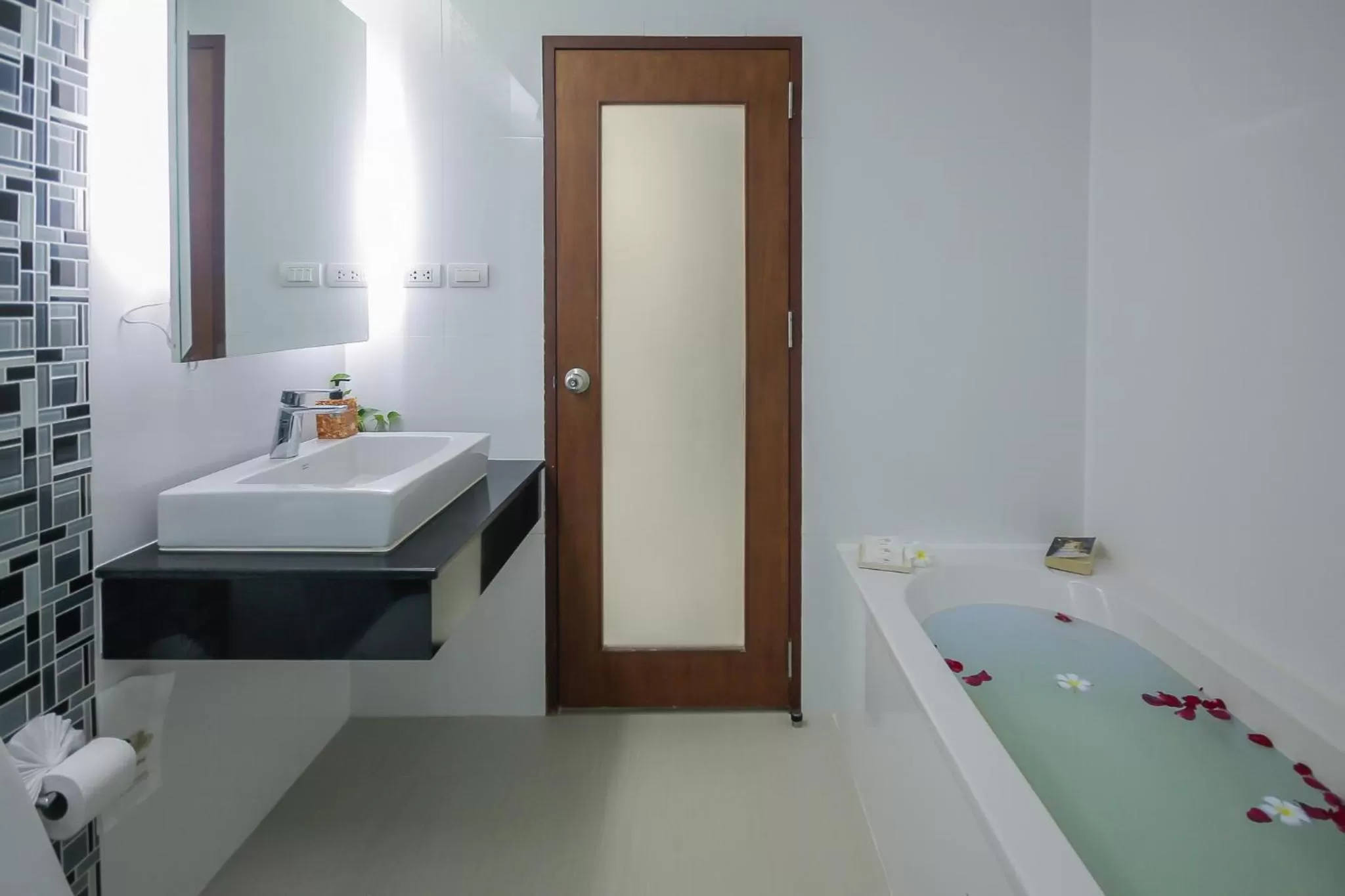 Bathroom in Baan Nilrath Hotel