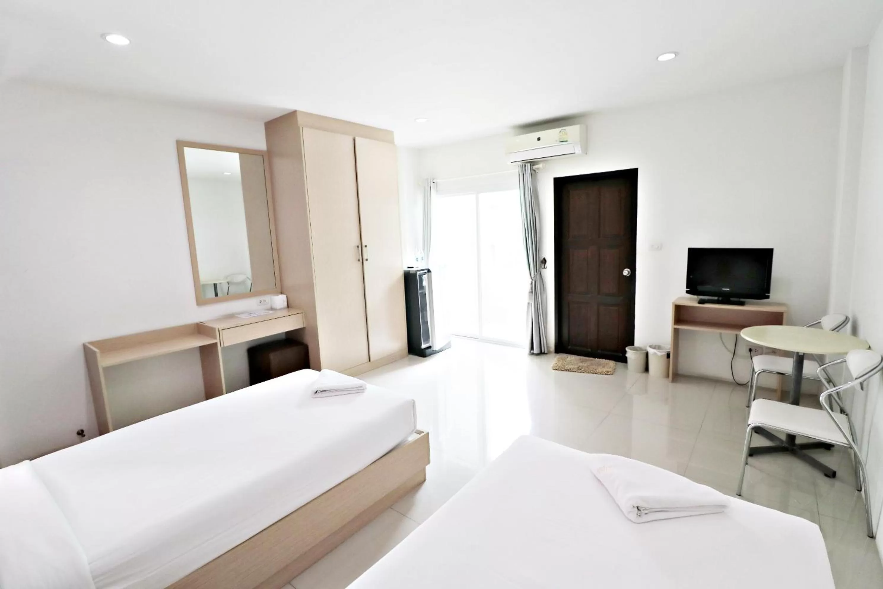 Deluxe Twin Room in Hua Hin Irooms