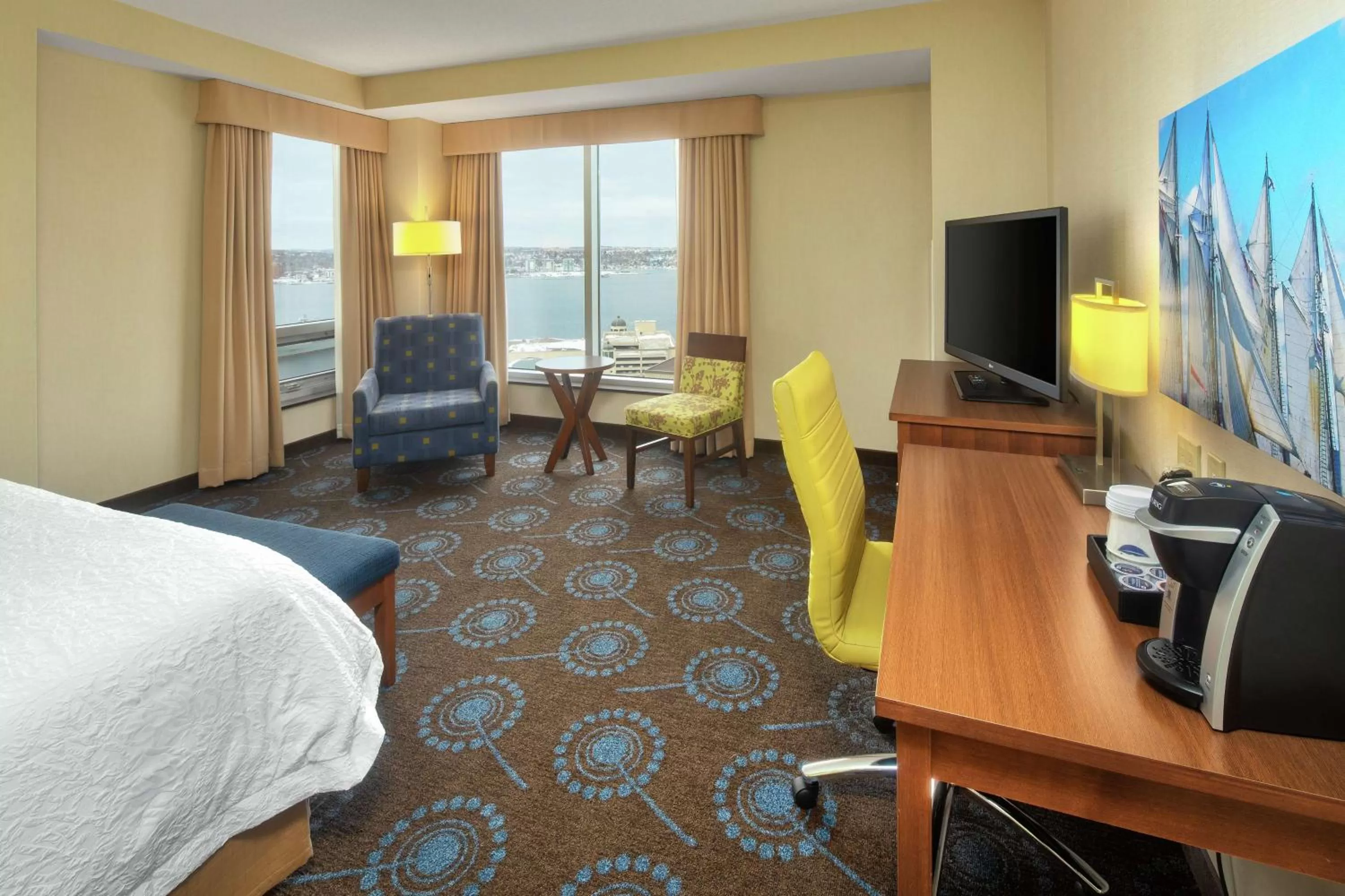 Corner King Room in Hampton Inn by Hilton Halifax Downtown