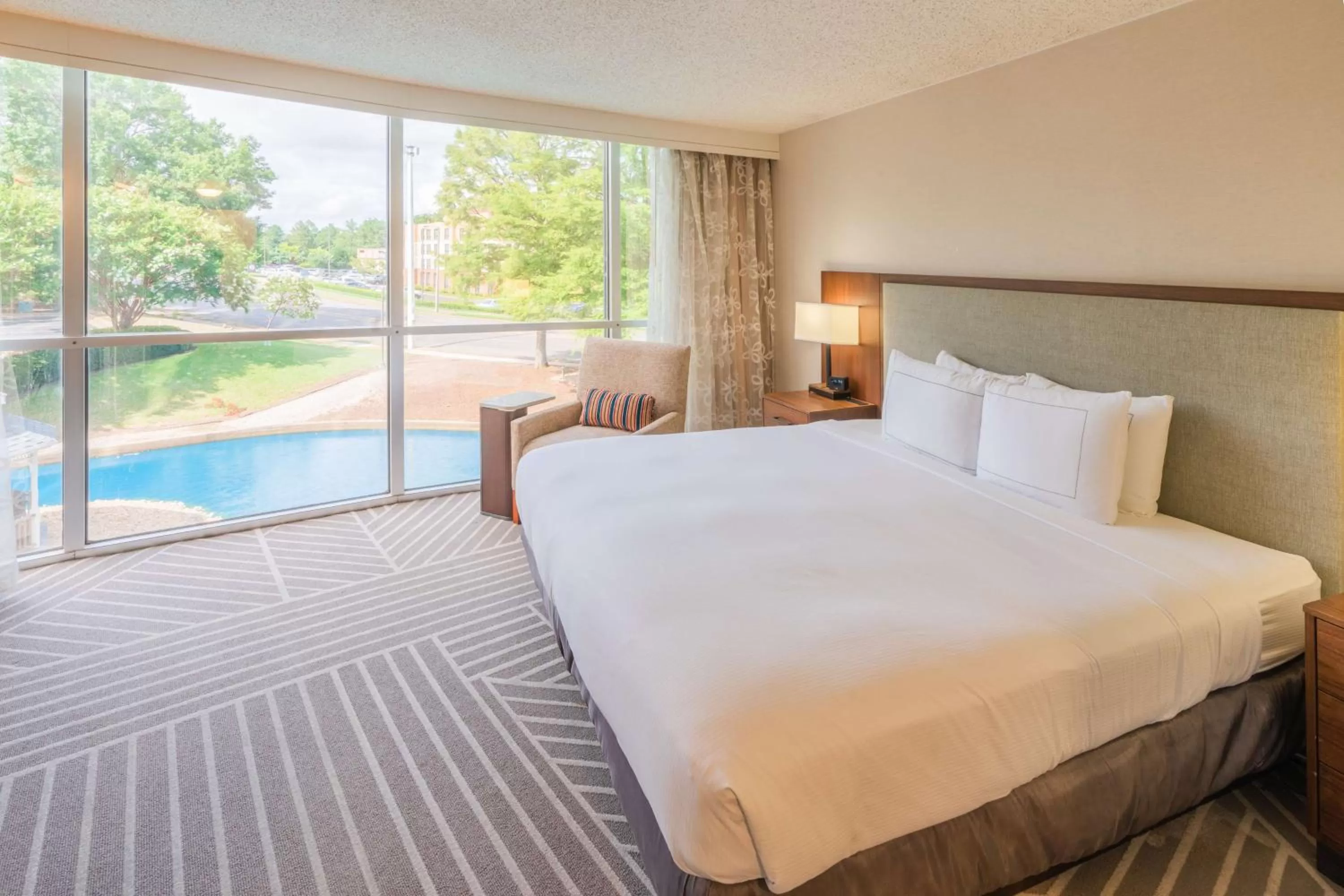 Deluxe Double Room with Two Double Beds and Roll-In Shower - Disability Access in Hilton Memphis