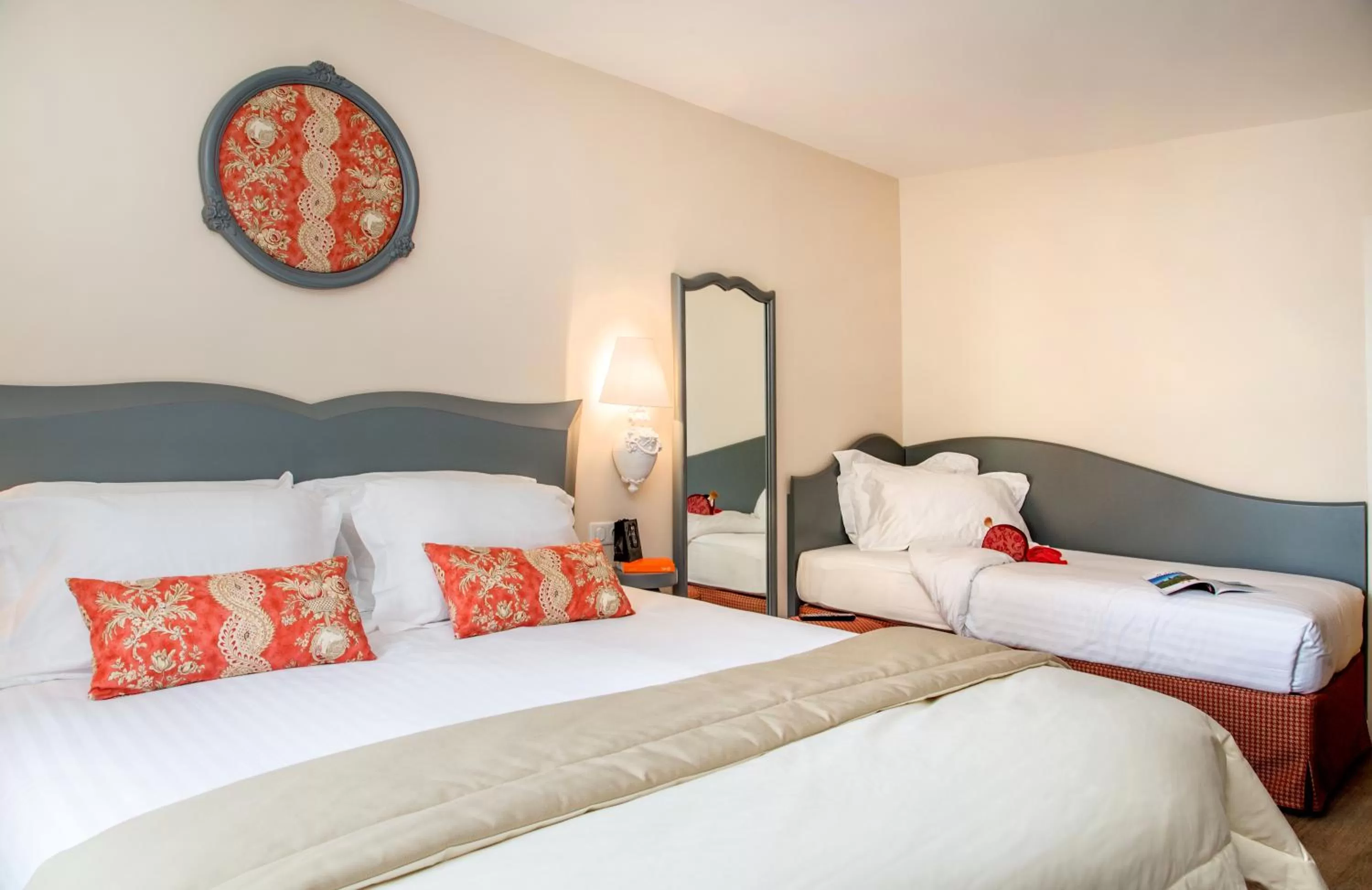 Family Room in Relais des Trois Châteaux Hôtel-Restaurant - Teritoria