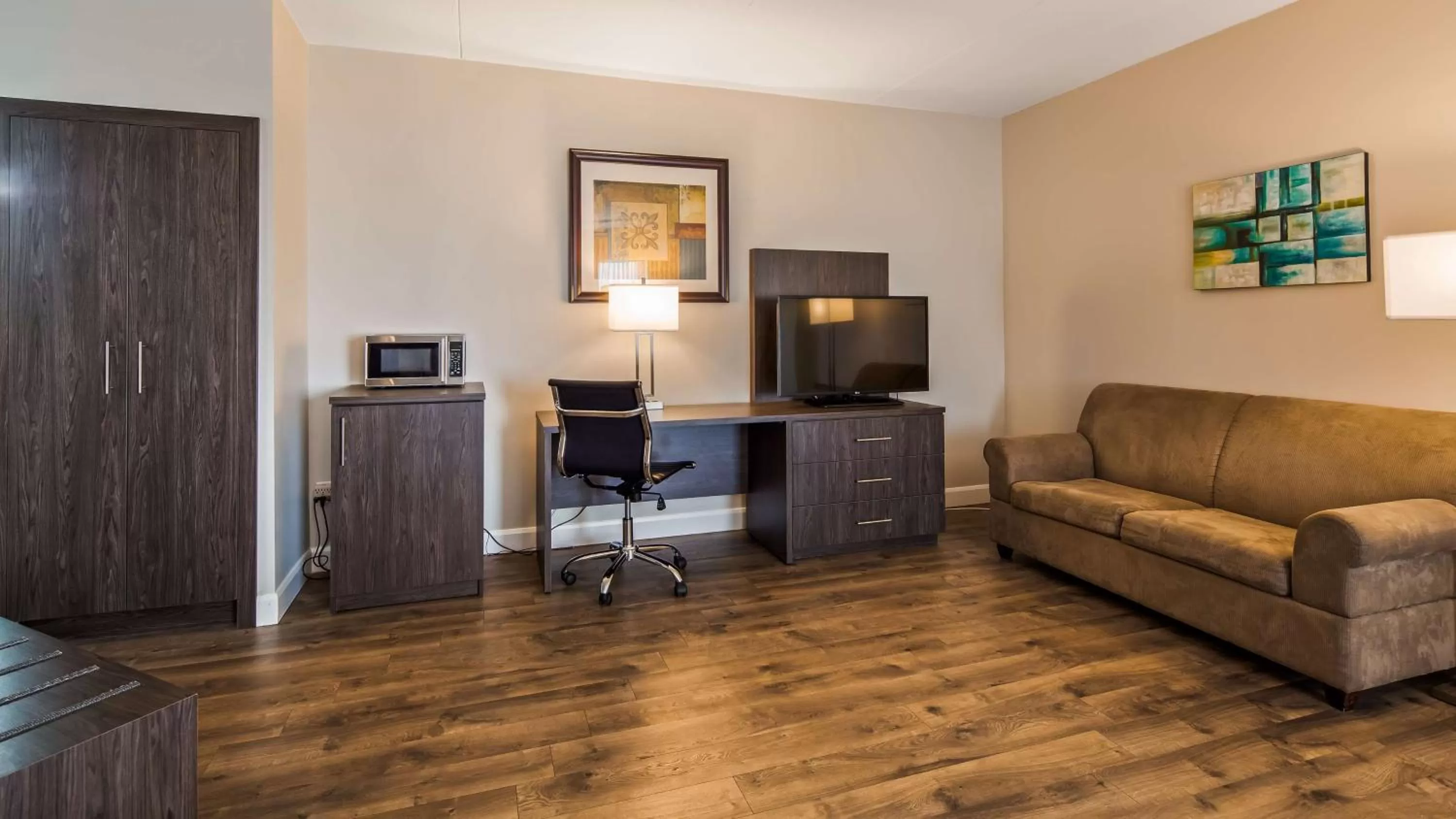 King Suite with Balcony - Non-Smoking in Best Western Laval-Montreal & Conference Centre