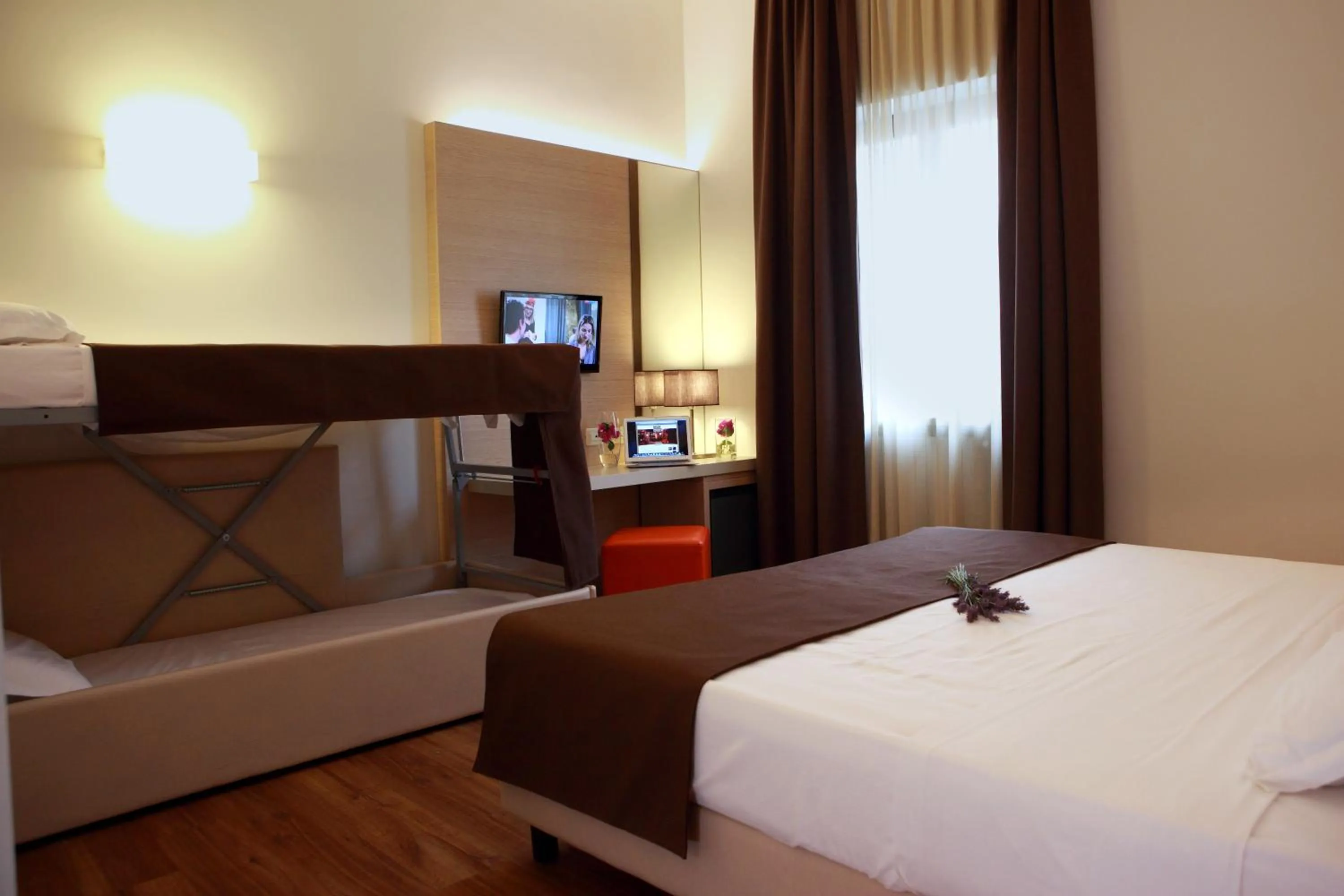 Superior Family Room in Hotel Colonne - Alihotels