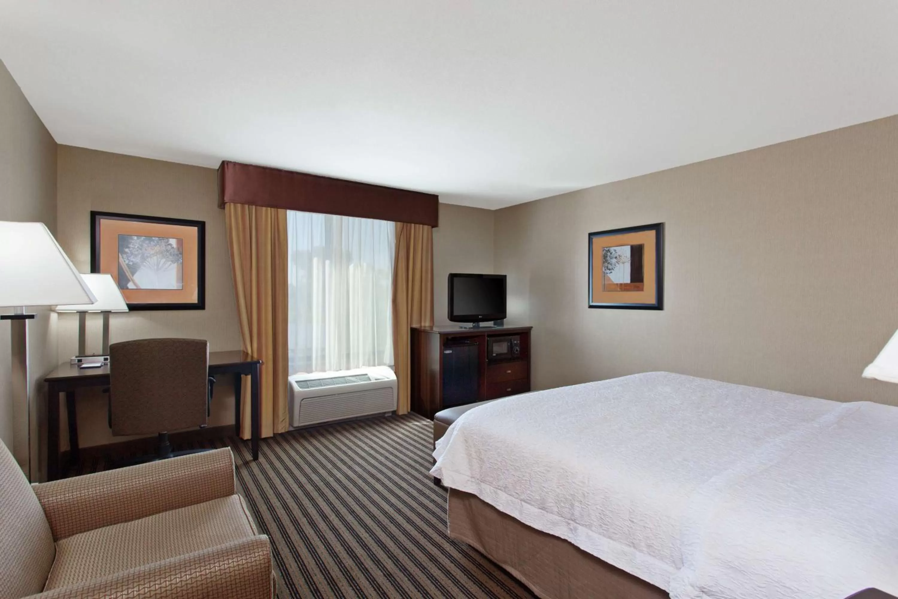 King Room with King Bed - Non-Smoking in Hampton Inn & Suites Fresno - Northwest