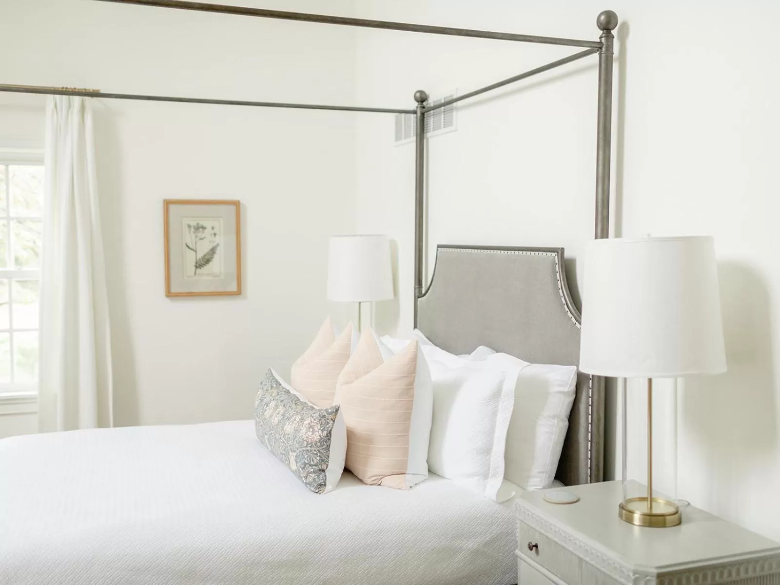 Deluxe King Room in Fairville Inn