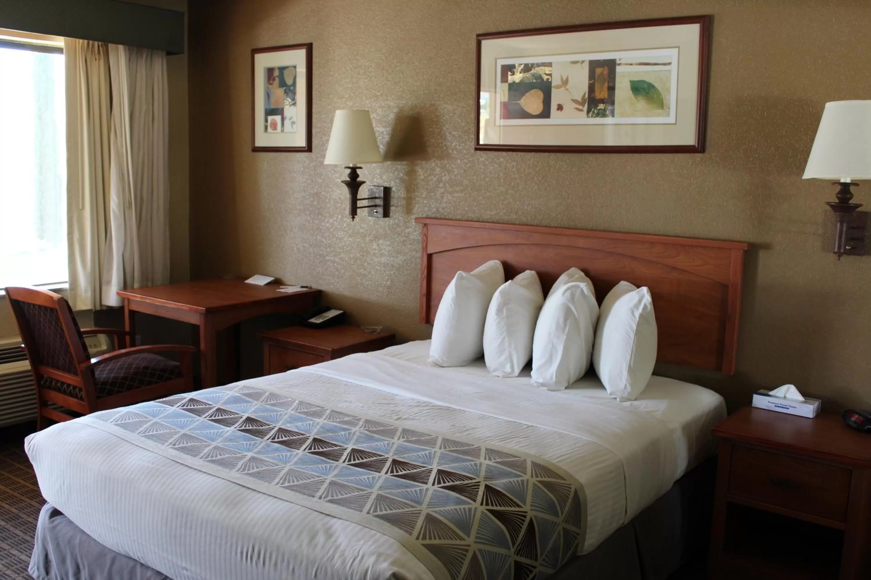 Queen Room - Disability Access - Smoking in Cajon Pass Inn