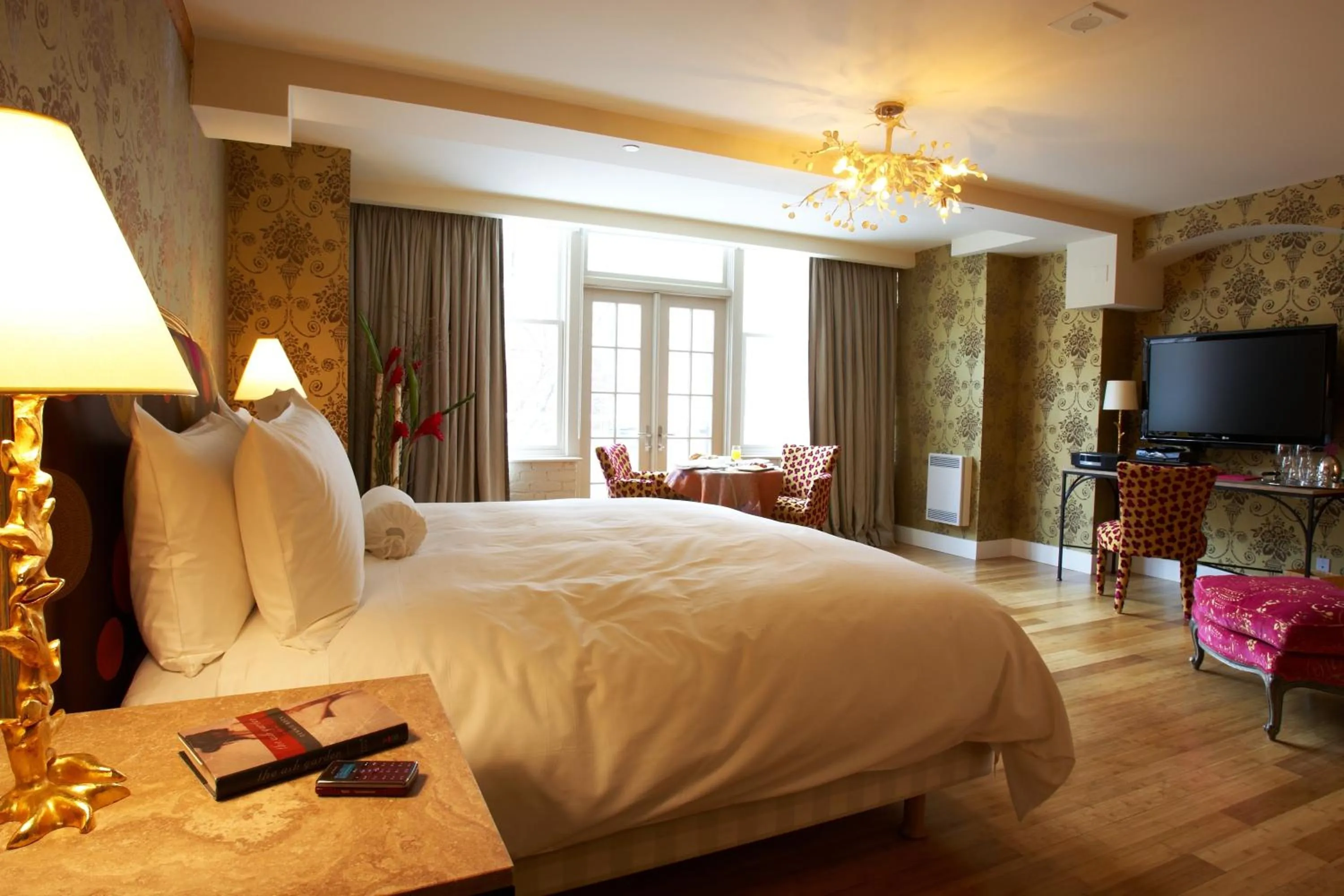 Photo of the whole room, Bed in The Ivy at Verity