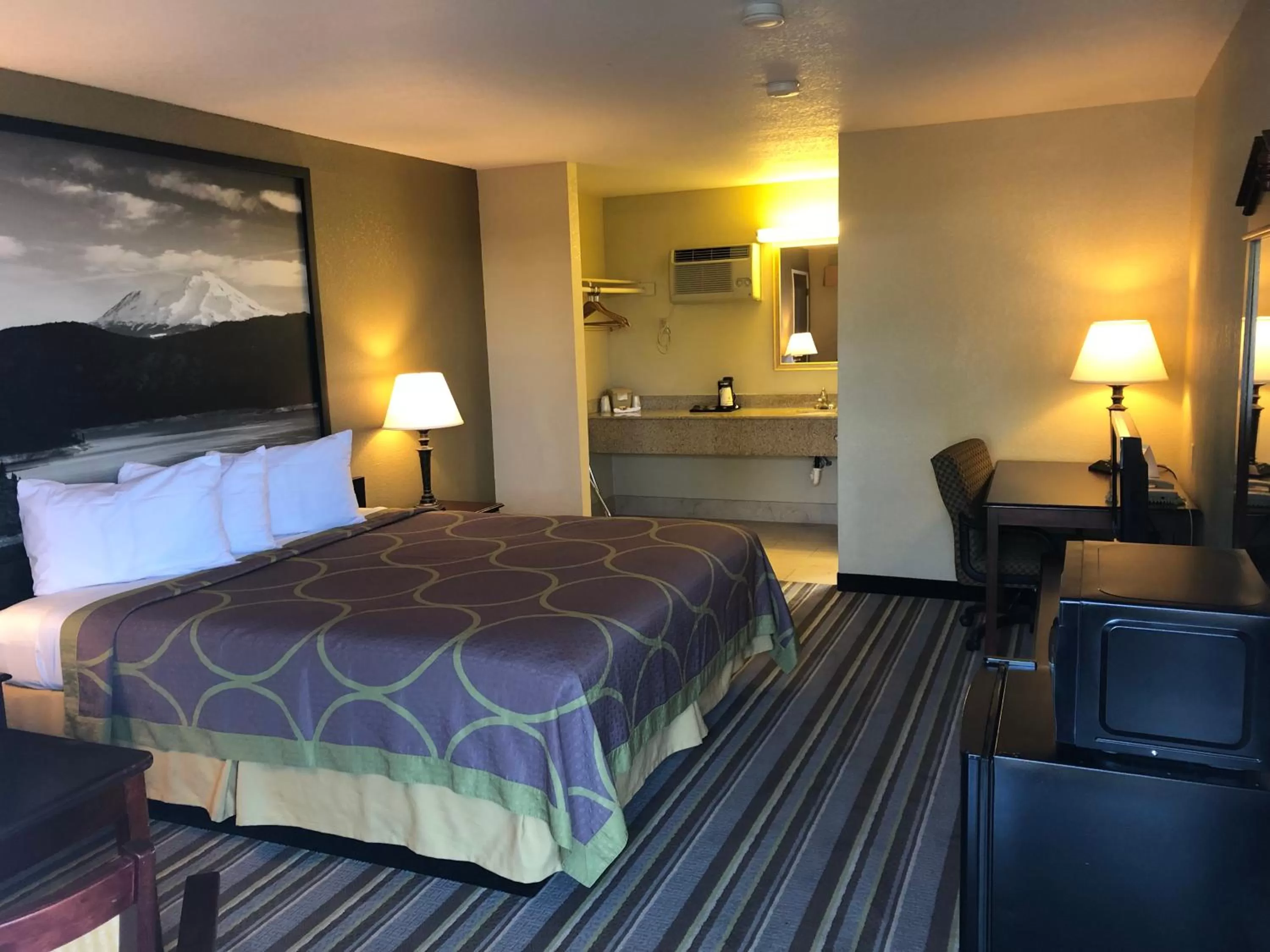 Queen Room - Non-Smoking in Super 8 by Wyndham Corning