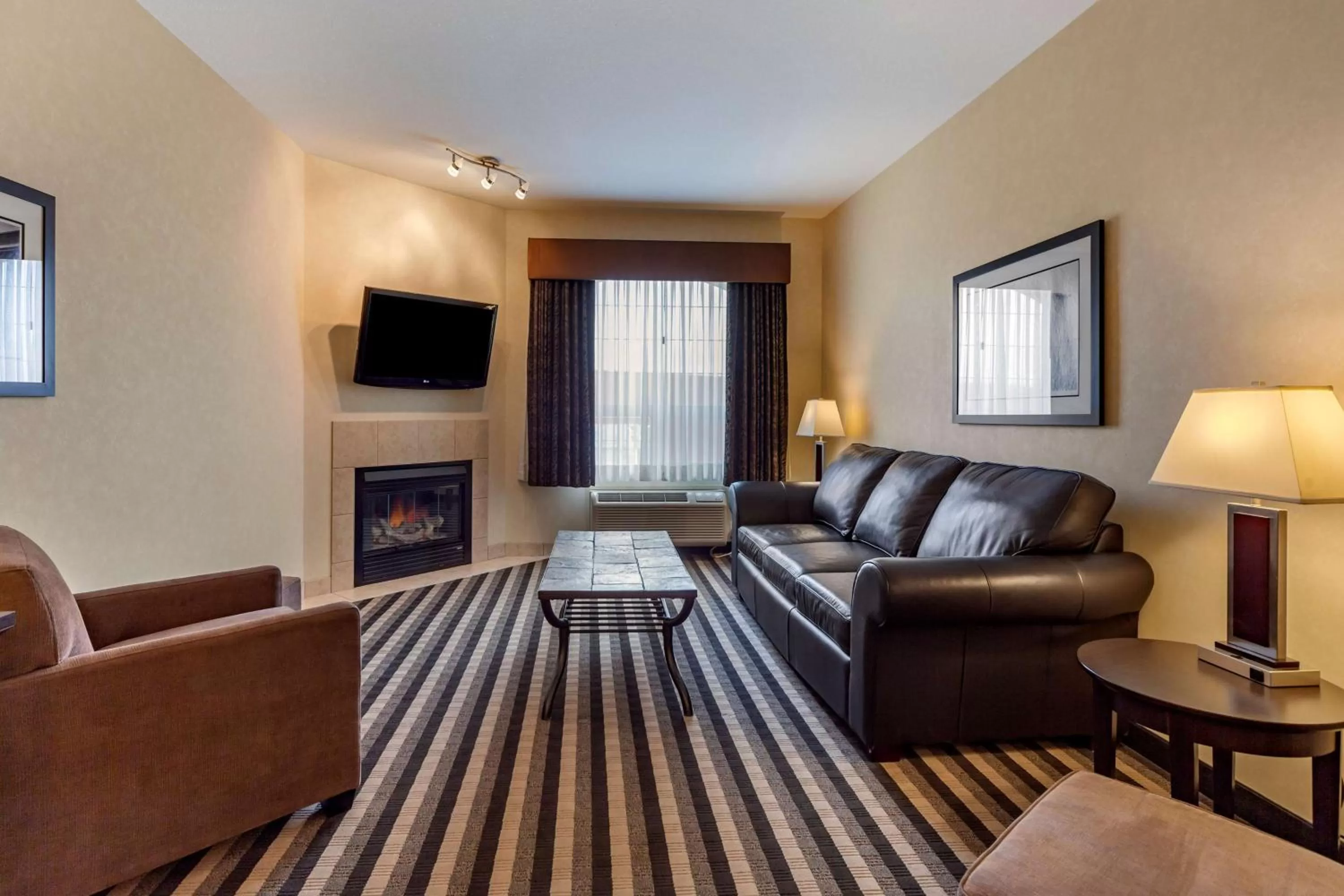 King Suite with Whirlpool - Non-Smoking in Best Western Plus Meridian