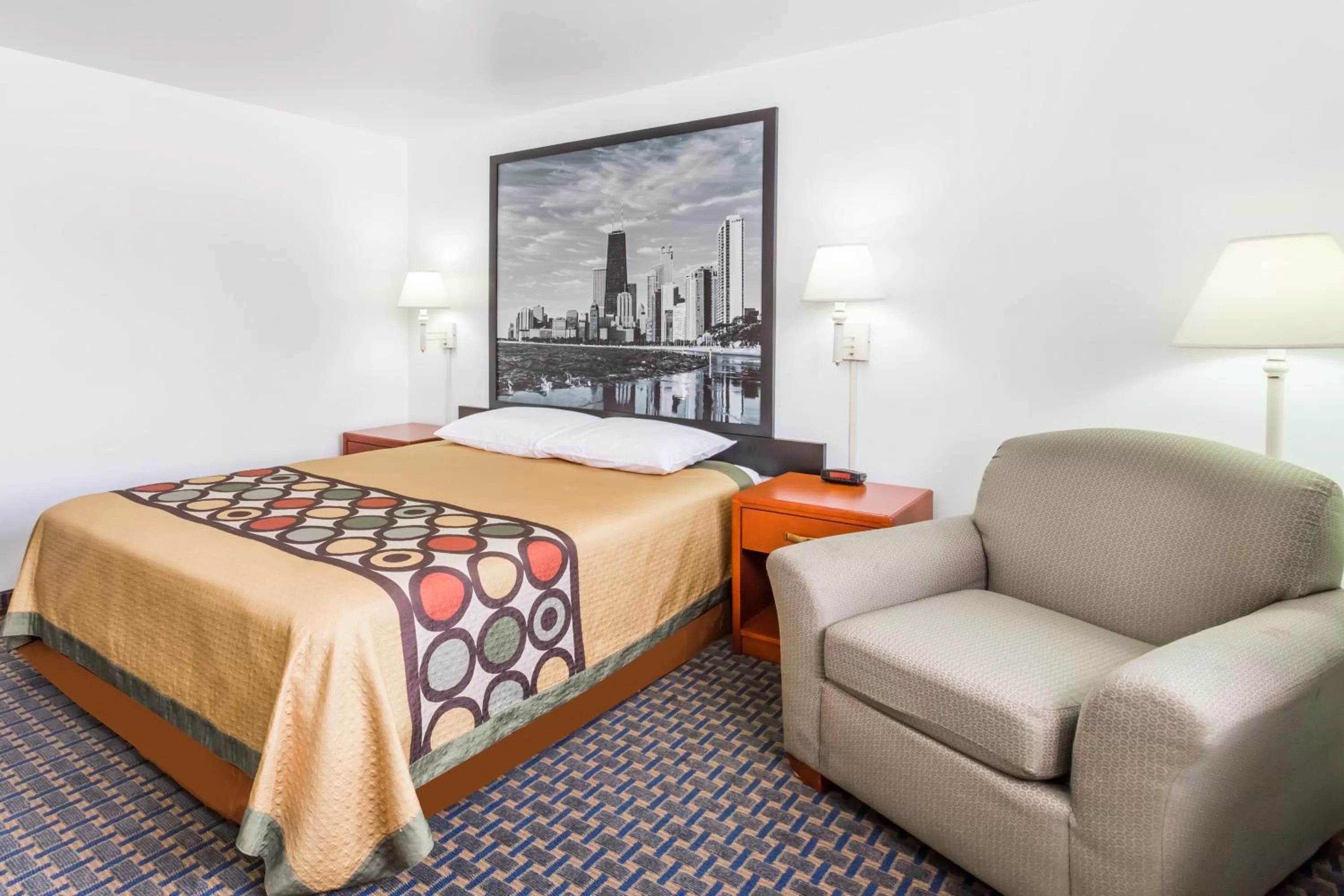 Queen Room - Non-Smoking in Super 8 by Wyndham Rock Falls Sterling Area