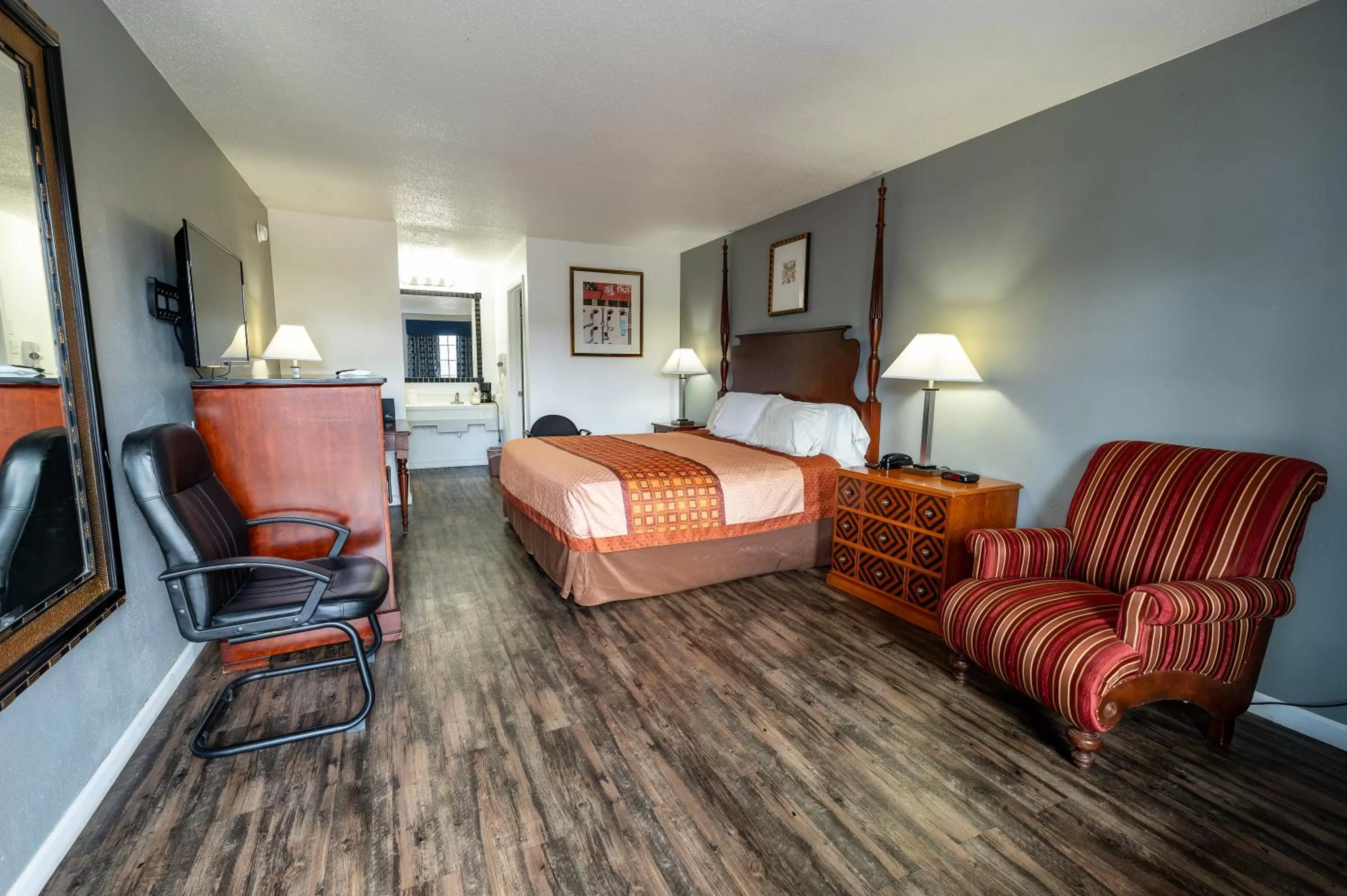 Standard King Room in American Inn & Suites Russellville