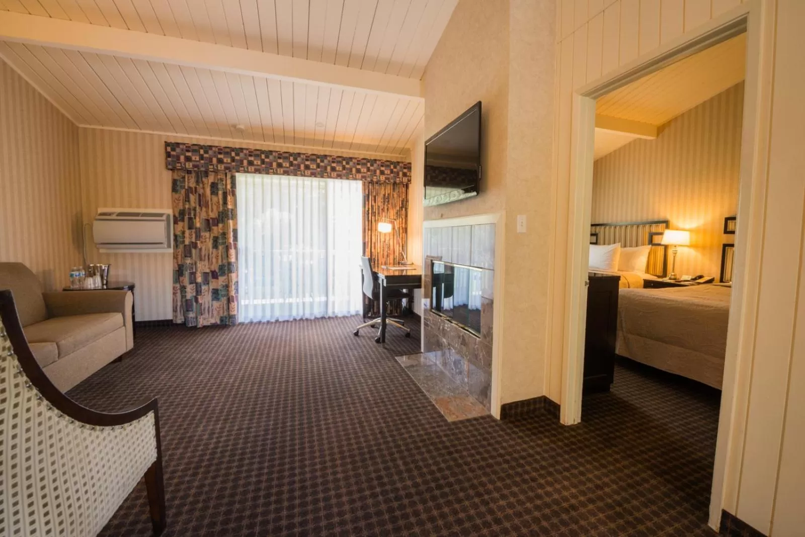 Double Bed Suite in Los Gatos Lodge
