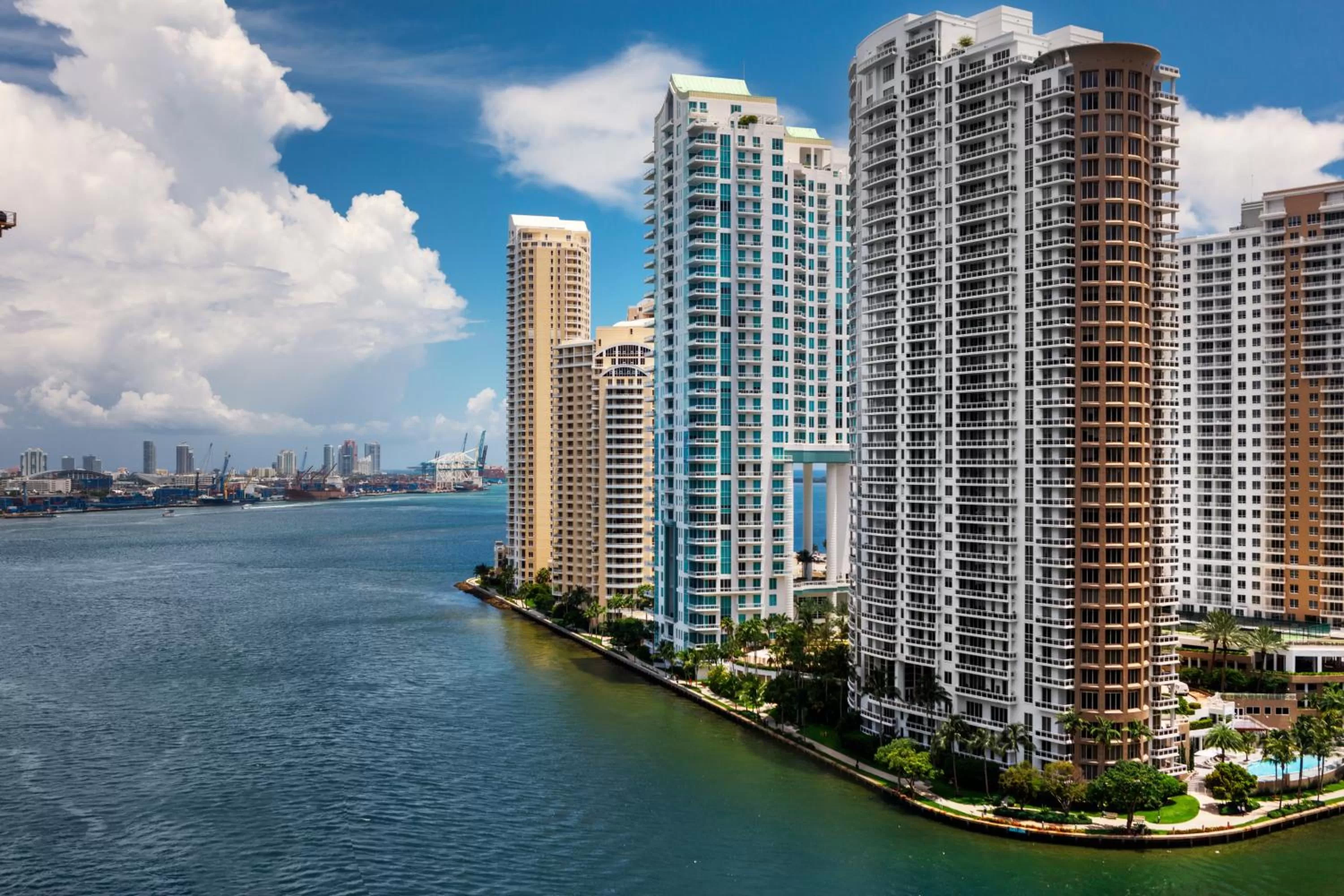 King Room with Water View - High Floor in Kimpton EPIC Hotel by IHG