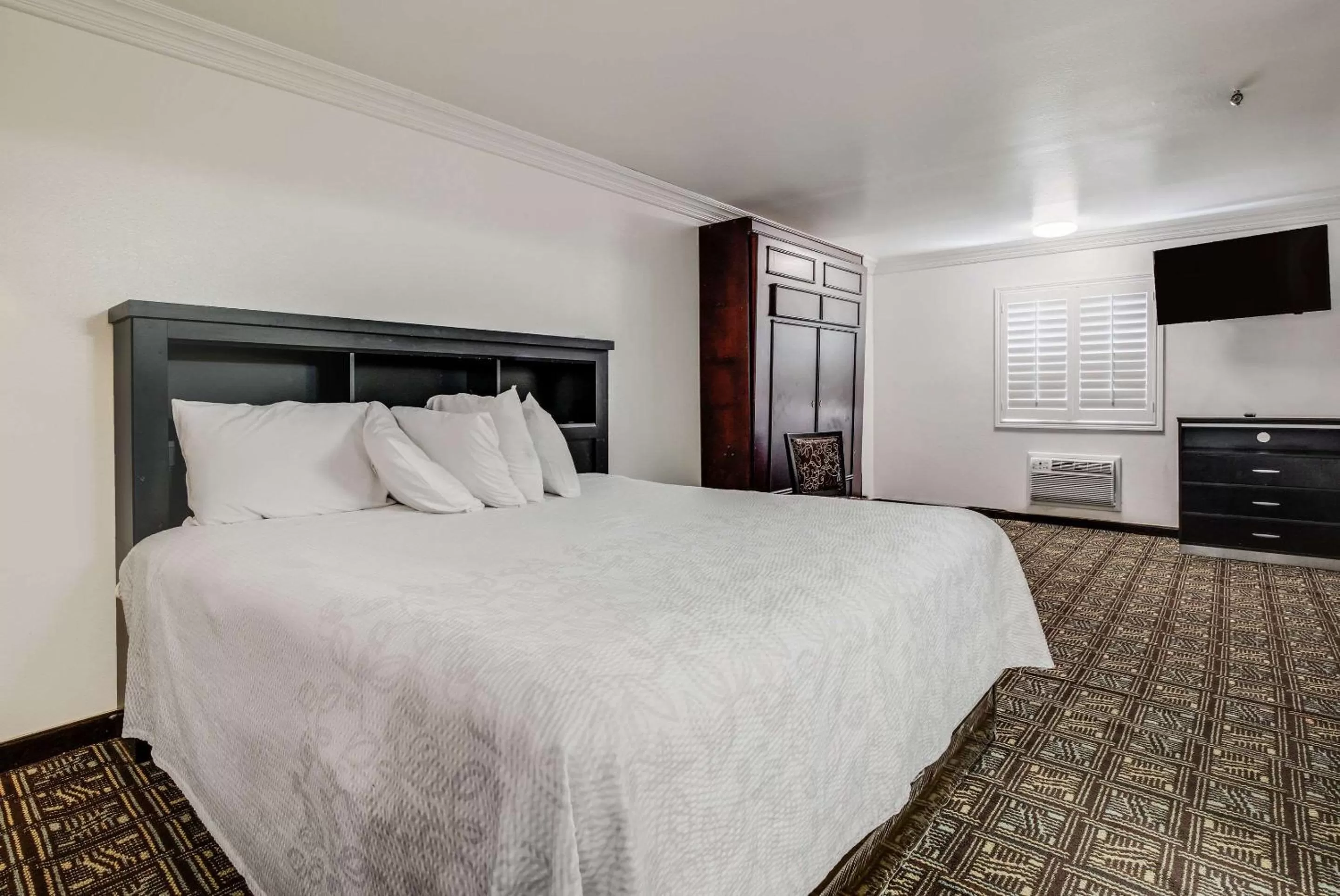 King Suite - Non-Smoking in Rodeway Inn Old Town Temecula