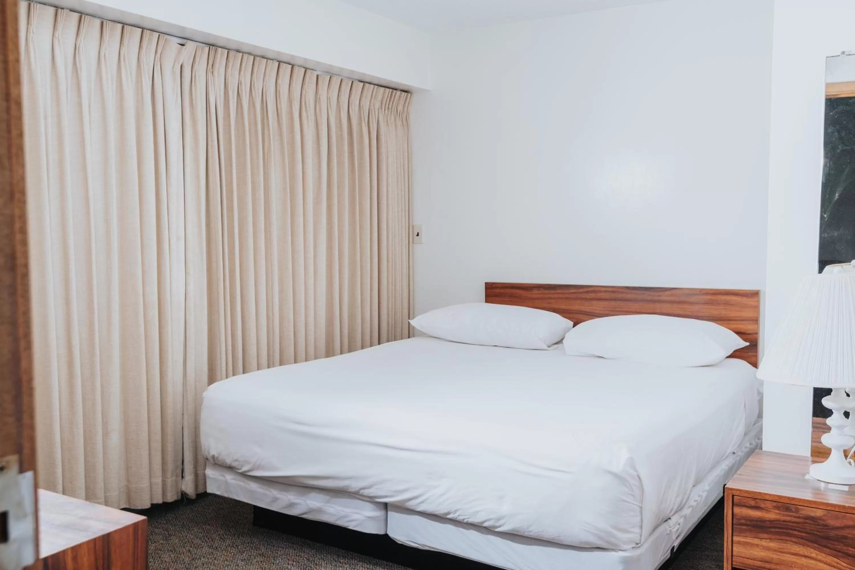 1 Bedroom Suite King and Sofa Sleeper with Full Kitchen in Royal Grove Waikiki