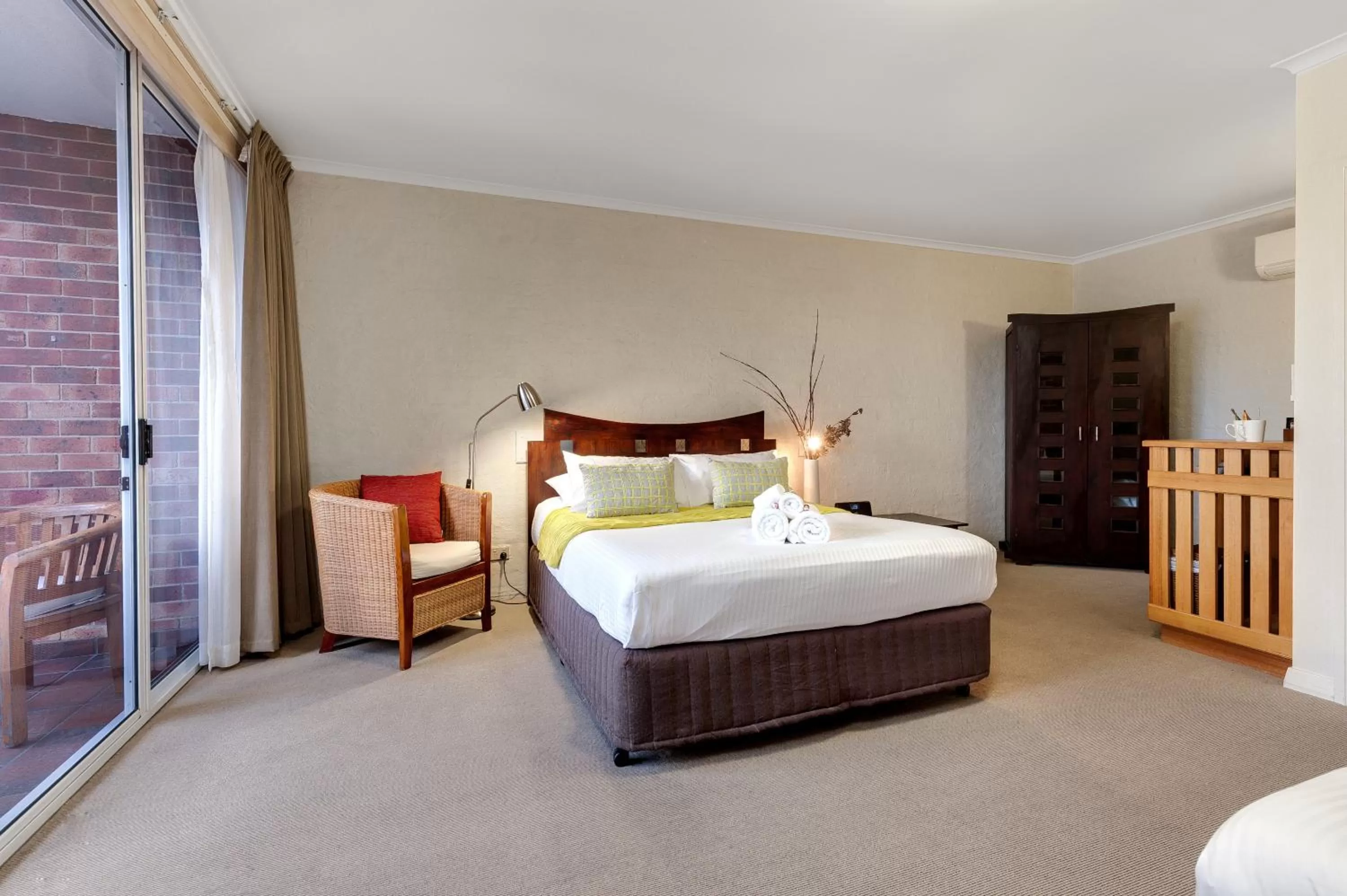 Queen Room - First Floor - Non Waterfront in Bay Breeze Boutique Accommodation