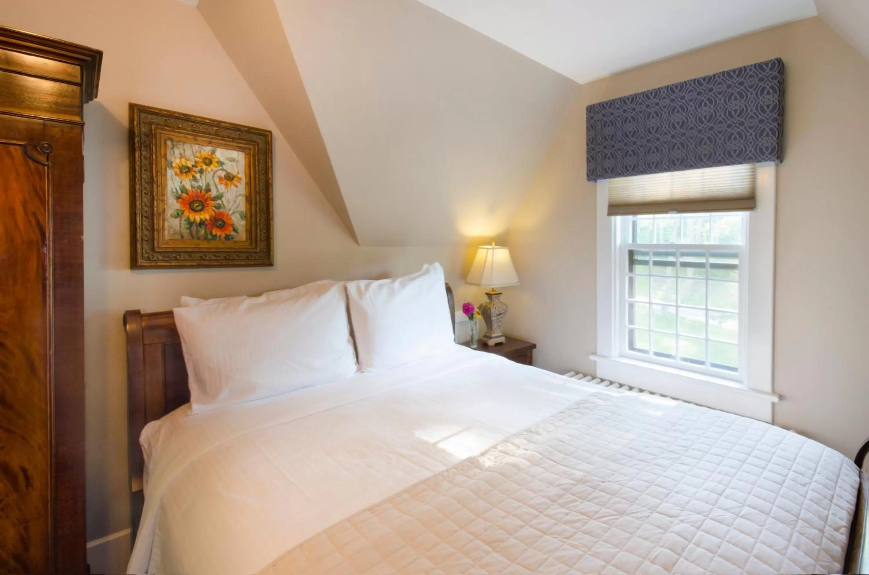 Deluxe Queen Room in Hillbrook Inn & Spa