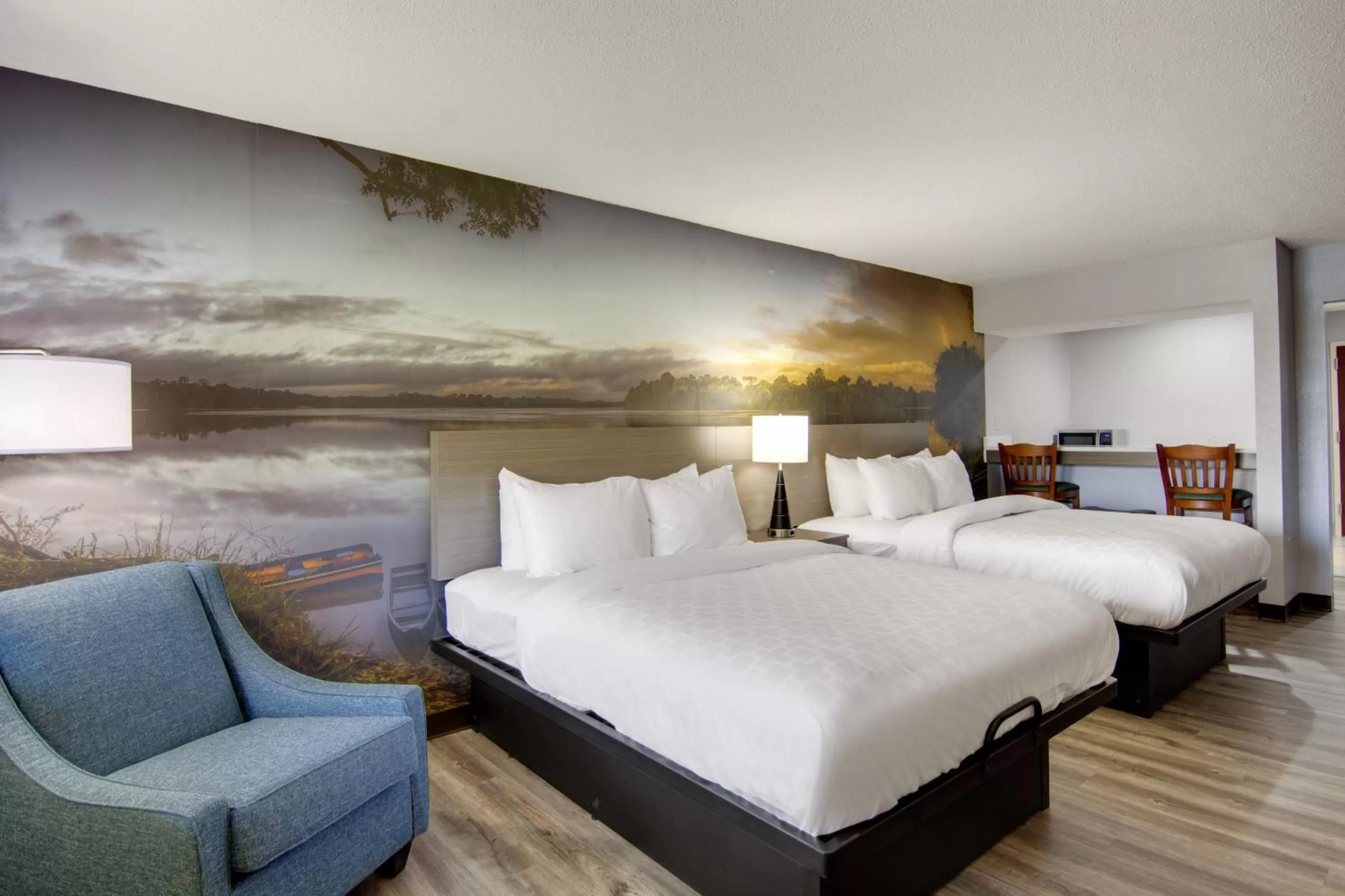 Standard Queen Room with Two Queen Beds and Balcony - Non Smoking/Lake View in Clarion Pointe on the lake Clarksville-South Hill West