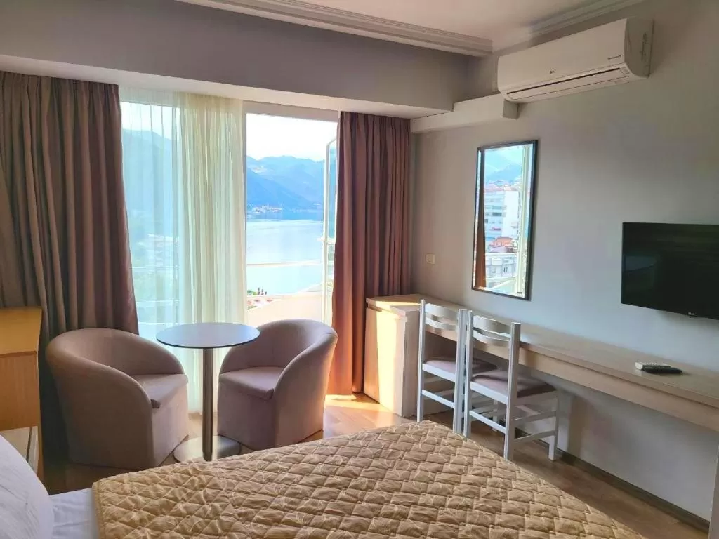 Double Room with Balcony in Hotel Enkelana